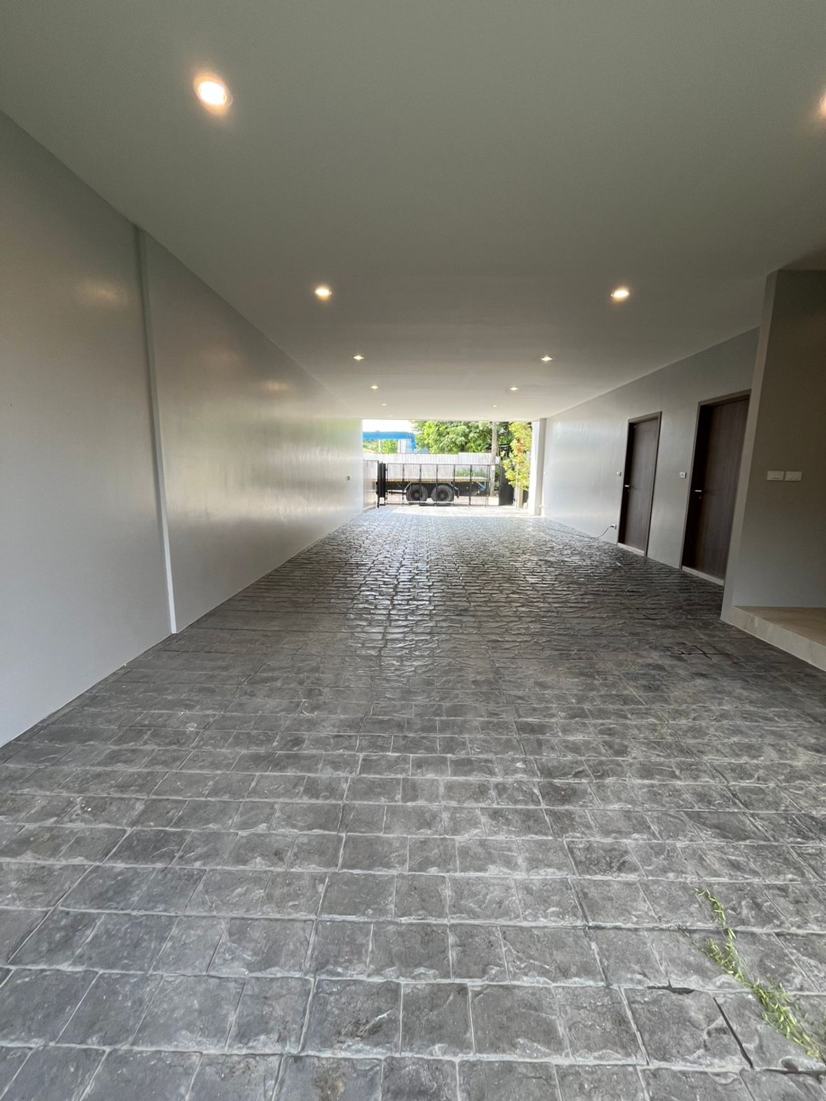 For SaleHome OfficeNawamin, Ramindra : RISE 46 Home Office Watcharapol-Sukapiban 5, luxury home office, 3.5 floors with private elevator, last 2 units left! Plot 5 | Land 41.28 sq m. | Usable area 407 sq m | Price only 15,000,000 baht (negotiable before closing the project) Peeraphong FIFA 087