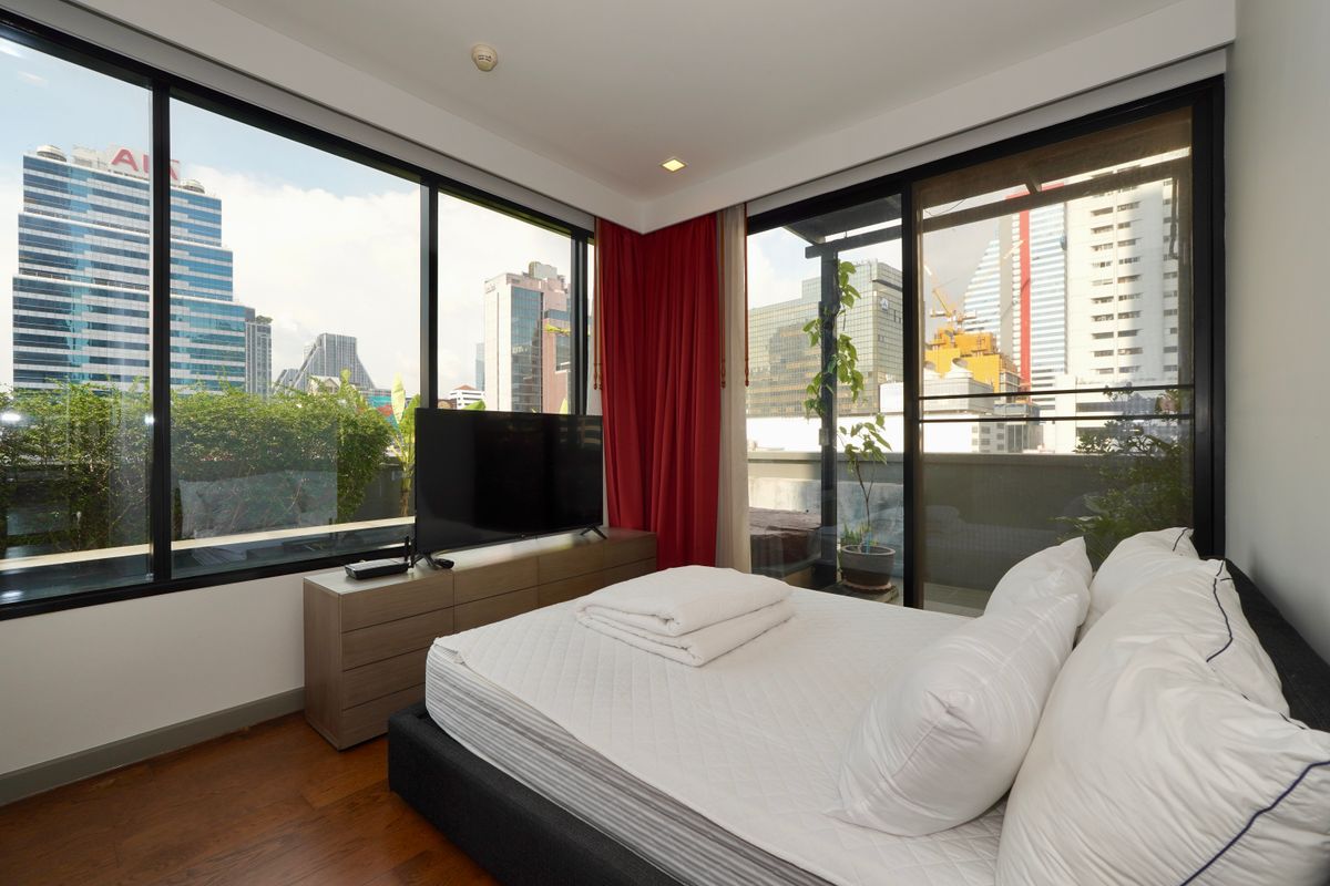 ให้เช่าคอนโดสีลม ศาลาแดง บางรัก : 🐶 เลี้ยงสัตว์ได้ ระเบียงใหญ่กว่า 70ตร.ม‼️. M Silom 350ม.จาก BTS ช่องนนทรี 