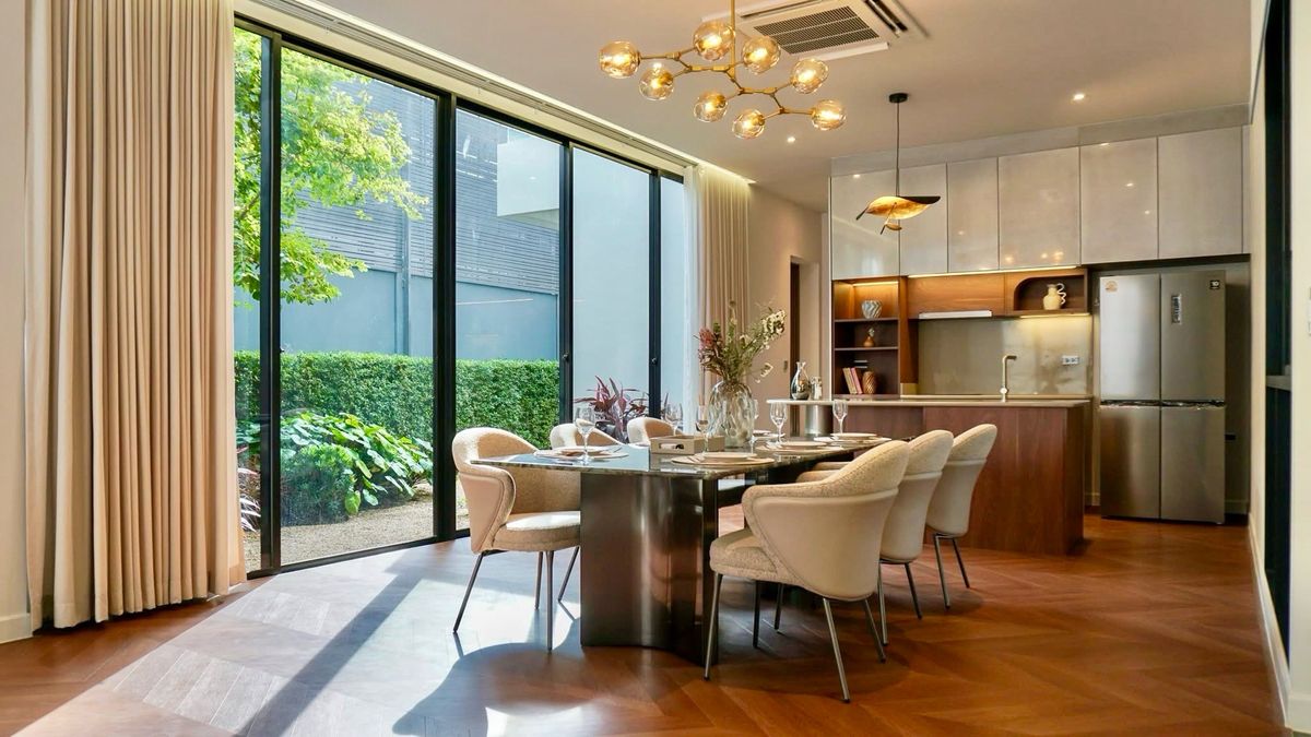 บ้านพัฒนาการ ศรีนครินทร์ : 📢 บ้านหรู 3 ชั้น ในโครงการ Bugaan Krungthep Kreetha พร้อมระบบรักษาความปลอดภัยระดับสูง เฟอร์นิเจอร์ครบ พร้อมลิฟต์ส่วนตัว เดินทางสะดวกได้หลายเส้นทาง ใกล้ห้างสรรพสินค้า โรงเรียนอินเตอร์ และโรงพยาบาลชั้นนำ