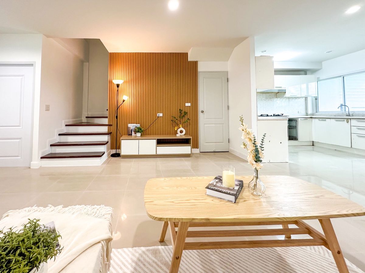 ขายทาวน์โฮมพัฒนาการ ศรีนครินทร์ : 🔥 HOT DEAL! ทาวน์โฮม 3 ชั้น “เดอะสยาม“ เฉลิมพระเกียรติ ร.9 ซ.38 ฟังก์ชันครบ คุ้มยิ่งกว่าเช่า! ✨