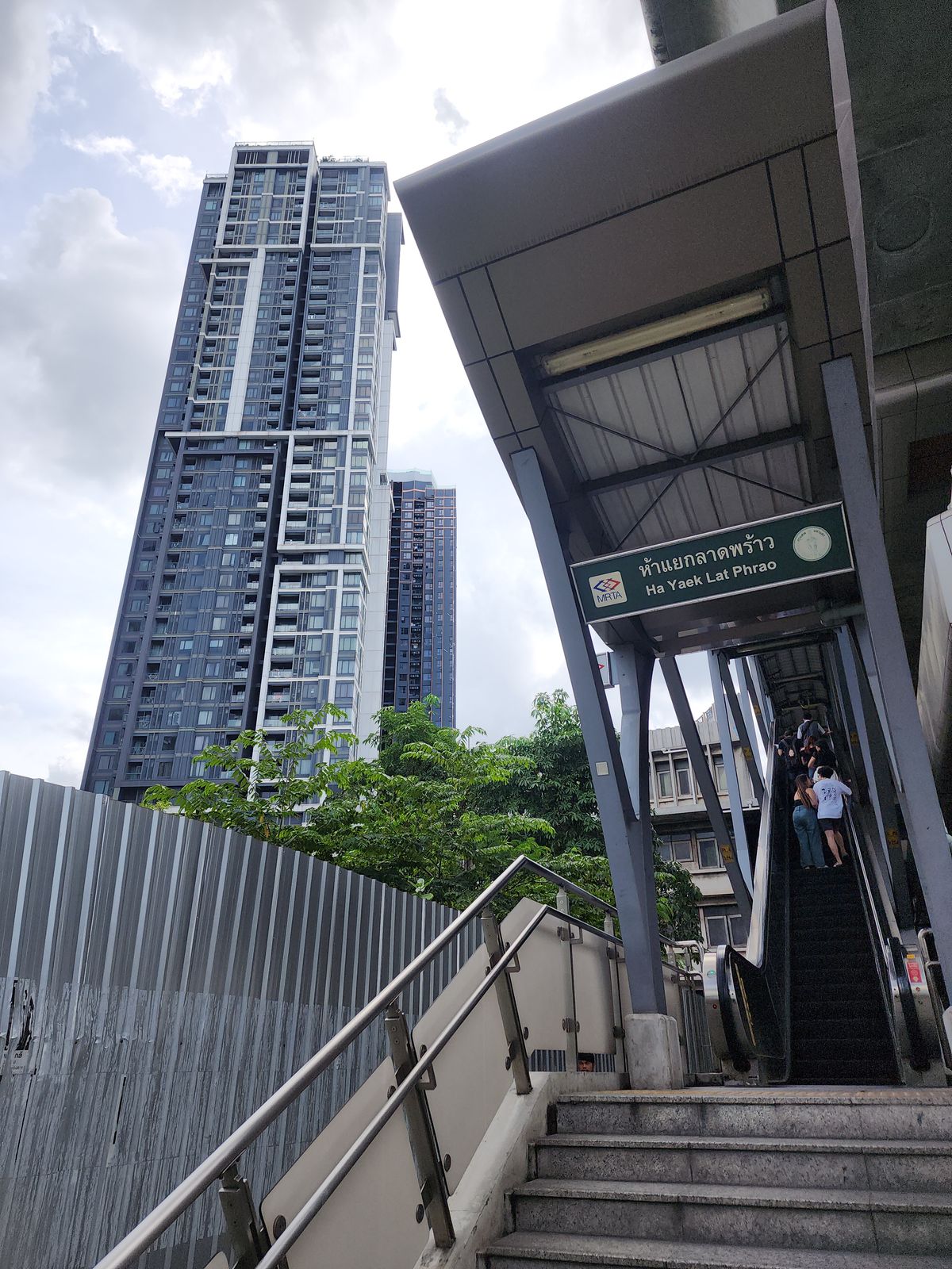 ให้เช่าคอนโดลาดพร้าว เซ็นทรัลลาดพร้าว : สถานะตามภาพปก วิวสวยเหมือนในซีรี่🔥 ให้เช่า! ห้องมุมหนึ่งเดียว ชั้น 40 Life Ladprao Valley ติด BTS ห้าแยกลาดพร้าว 🔥แปลนห้องแบบพิเศษ