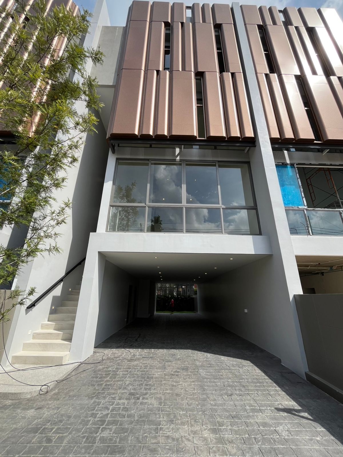 For SaleHome OfficeNawamin, Ramindra : RISE 46 Home Office Watcharapol-Sukapiban 5, luxury home office, 3.5 floors with private elevator, last 2 units left! Plot 5 | Land 41.28 sq m. | Usable area 407 sq m | Price only 15,000,000 baht (negotiable before closing the project) Peeraphong FIFA 087