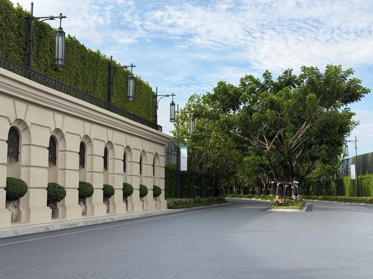 For RentHouseBangna, Bearing, Lasalle : #For rent 🚨 Rare Unit! Near the clubhouse - There are only 4 houses in the alley, premium decorations, ready to move in.