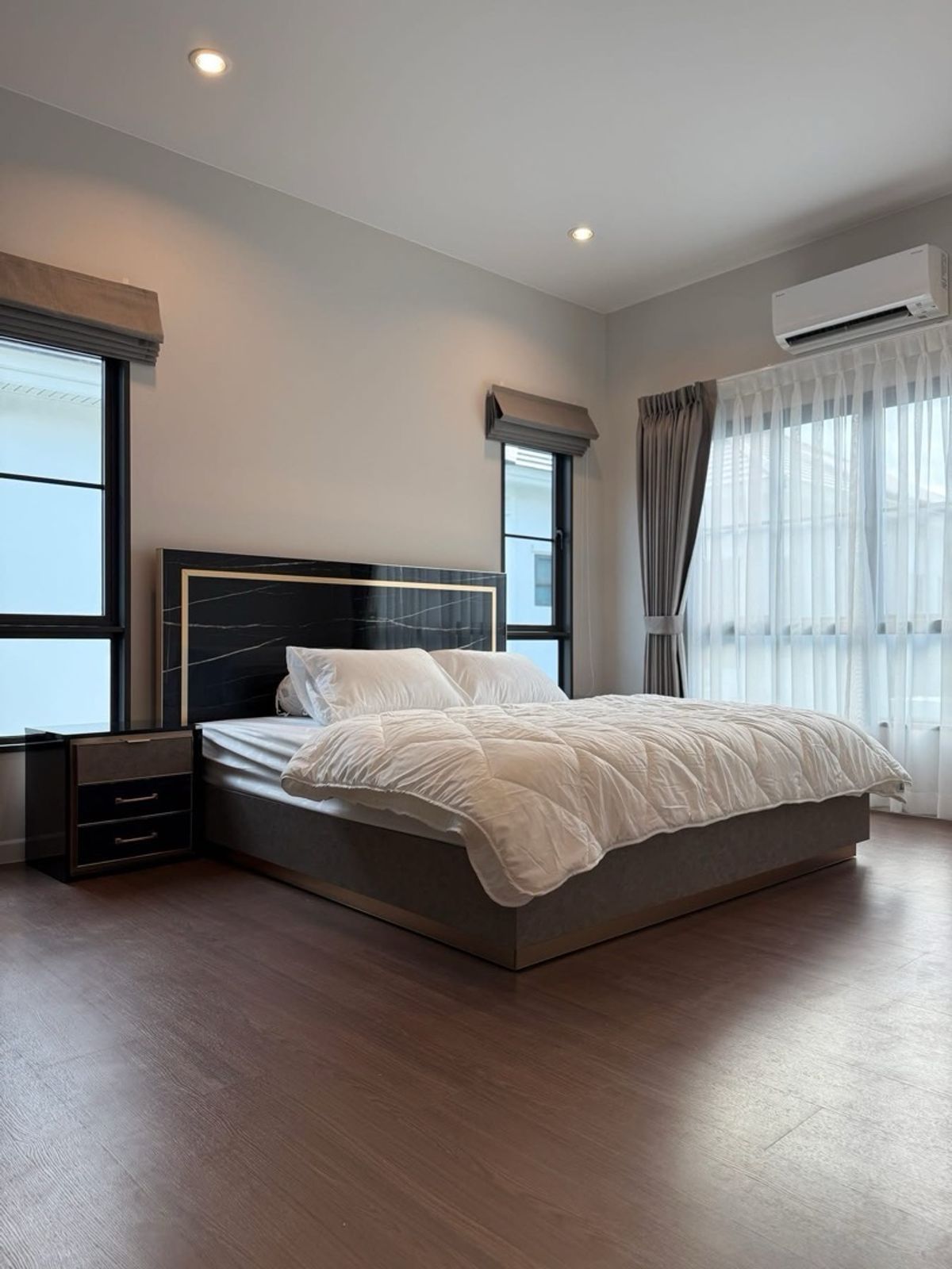 For RentHouseBangna, Bearing, Lasalle : #For rent 🚨 Rare Unit! Near the clubhouse - There are only 4 houses in the alley, premium decorations, ready to move in.