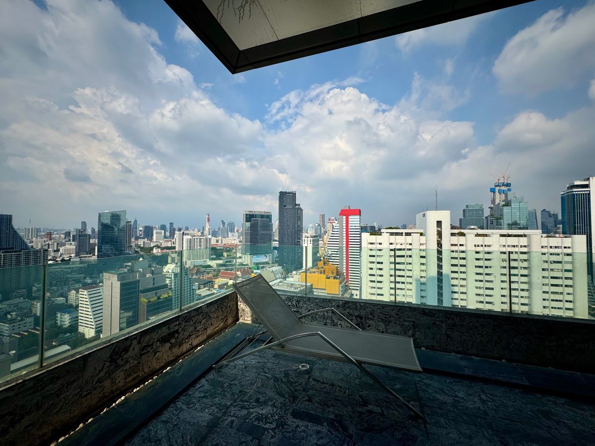 ให้เช่าคอนโดสีลม ศาลาแดง บางรัก : 🐶 เลี้ยงสัตว์ได้ ระเบียงใหญ่กว่า 70ตร.ม‼️. M Silom 350ม.จาก BTS ช่องนนทรี 