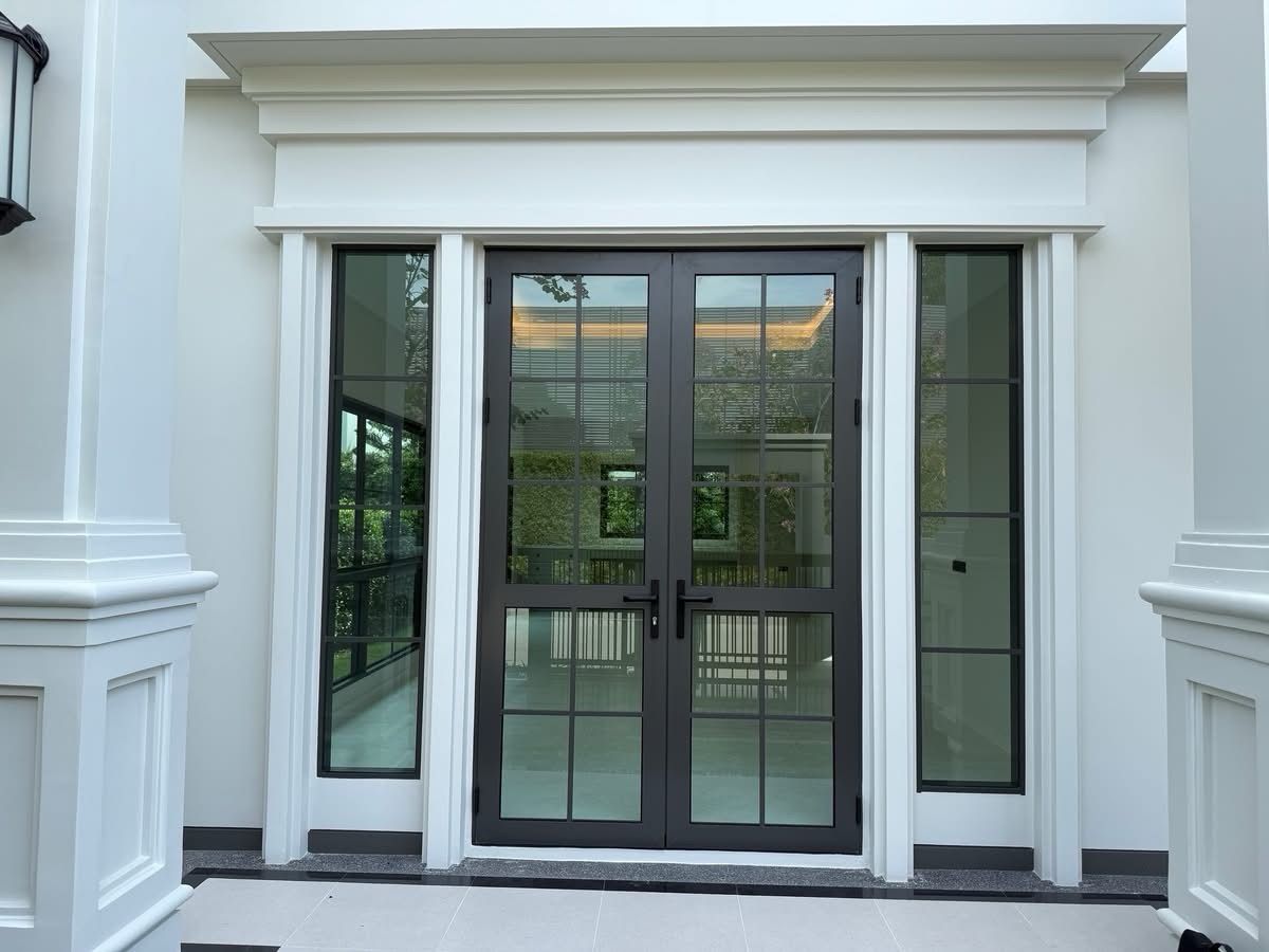 For RentHouseBangna, Bearing, Lasalle : #For rent 🚨 Rare Unit! Near the clubhouse - There are only 4 houses in the alley, premium decorations, ready to move in.