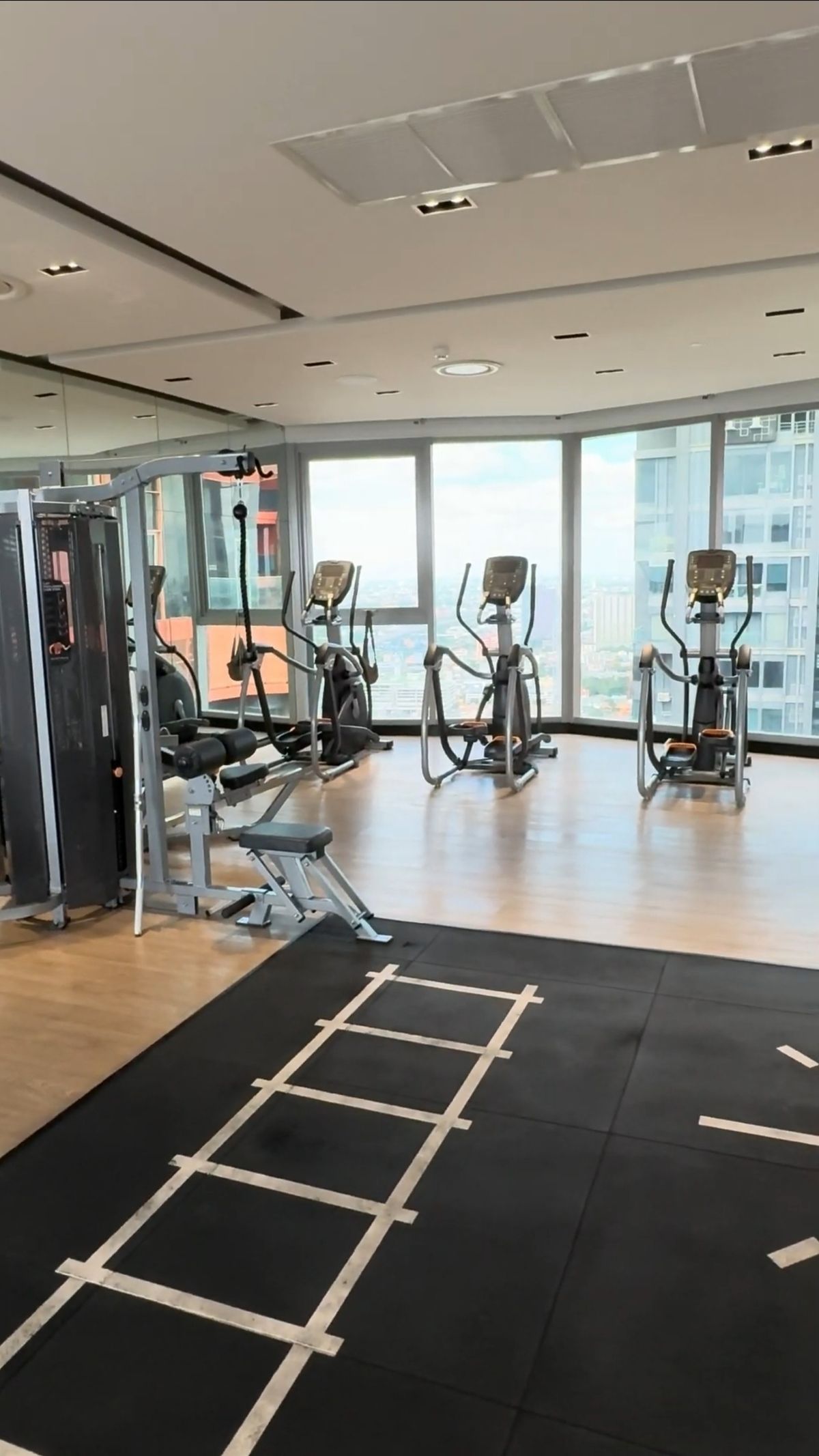 ให้เช่าคอนโดลาดพร้าว เซ็นทรัลลาดพร้าว : สถานะตามภาพปก วิวสวยเหมือนในซีรี่🔥 ให้เช่า! ห้องมุมหนึ่งเดียว ชั้น 40 Life Ladprao Valley ติด BTS ห้าแยกลาดพร้าว 🔥แปลนห้องแบบพิเศษ