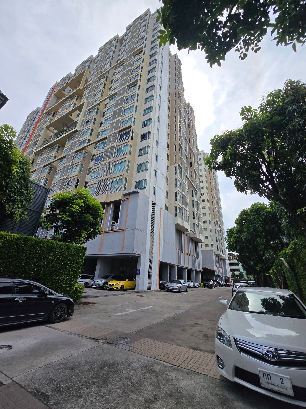 For SaleCondoKasetsart, Ratchayothin : Condo for sale, Centric Scene Ratchavipha, 6th floor, newly decorated, corner room, open view, ready to move in.