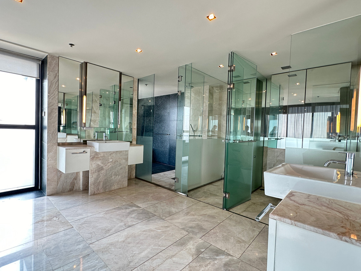 For SaleCondoSathorn, Narathiwat : Elegant Duplex Residence with River View & Private Lift at The Met Sathorn