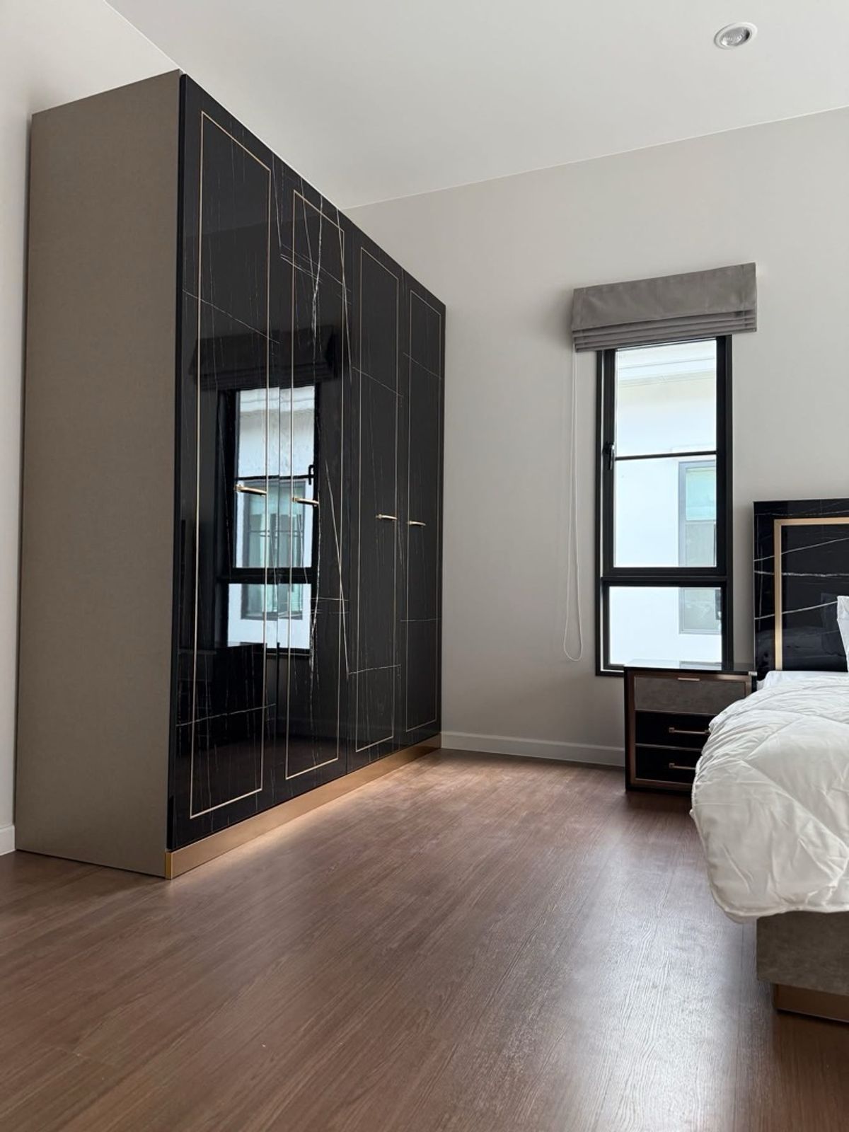 For RentHouseBangna, Bearing, Lasalle : #For rent 🚨 Rare Unit! Near the clubhouse - There are only 4 houses in the alley, premium decorations, ready to move in.