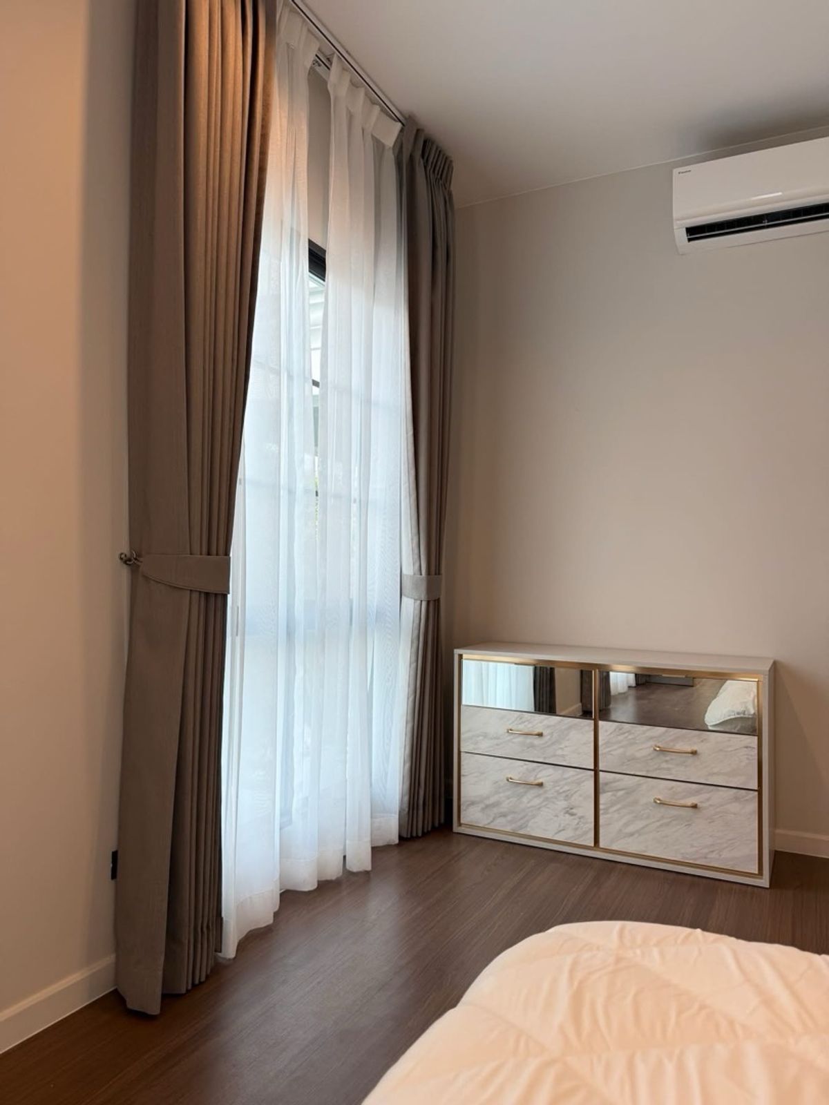 For RentHouseBangna, Bearing, Lasalle : #For rent 🚨 Rare Unit! Near the clubhouse - There are only 4 houses in the alley, premium decorations, ready to move in.