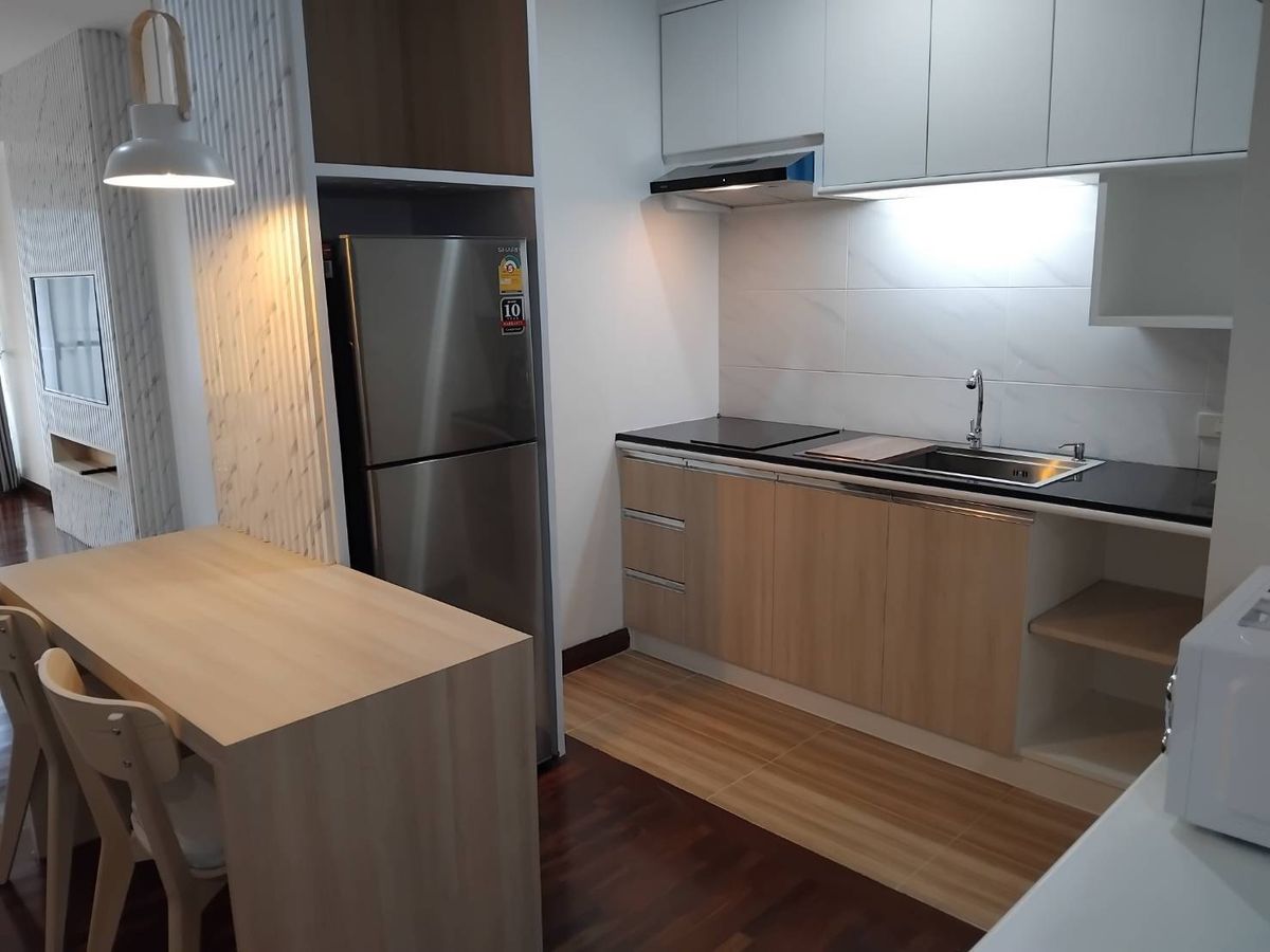 ให้เช่าคอนโดสุขุมวิท อโศก ทองหล่อ : ให้เช่าคอนโด ซิตี้ รีสอร์ท สุขุมวิท 49 ขนาด 61 ตร.ม. เฟอร์นิเจอร์ครบ (S03-2135)