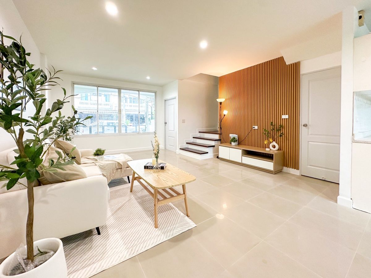 ขายทาวน์โฮมพัฒนาการ ศรีนครินทร์ : 🔥 HOT DEAL! ทาวน์โฮม 3 ชั้น “เดอะสยาม“ เฉลิมพระเกียรติ ร.9 ซ.38 ฟังก์ชันครบ คุ้มยิ่งกว่าเช่า! ✨