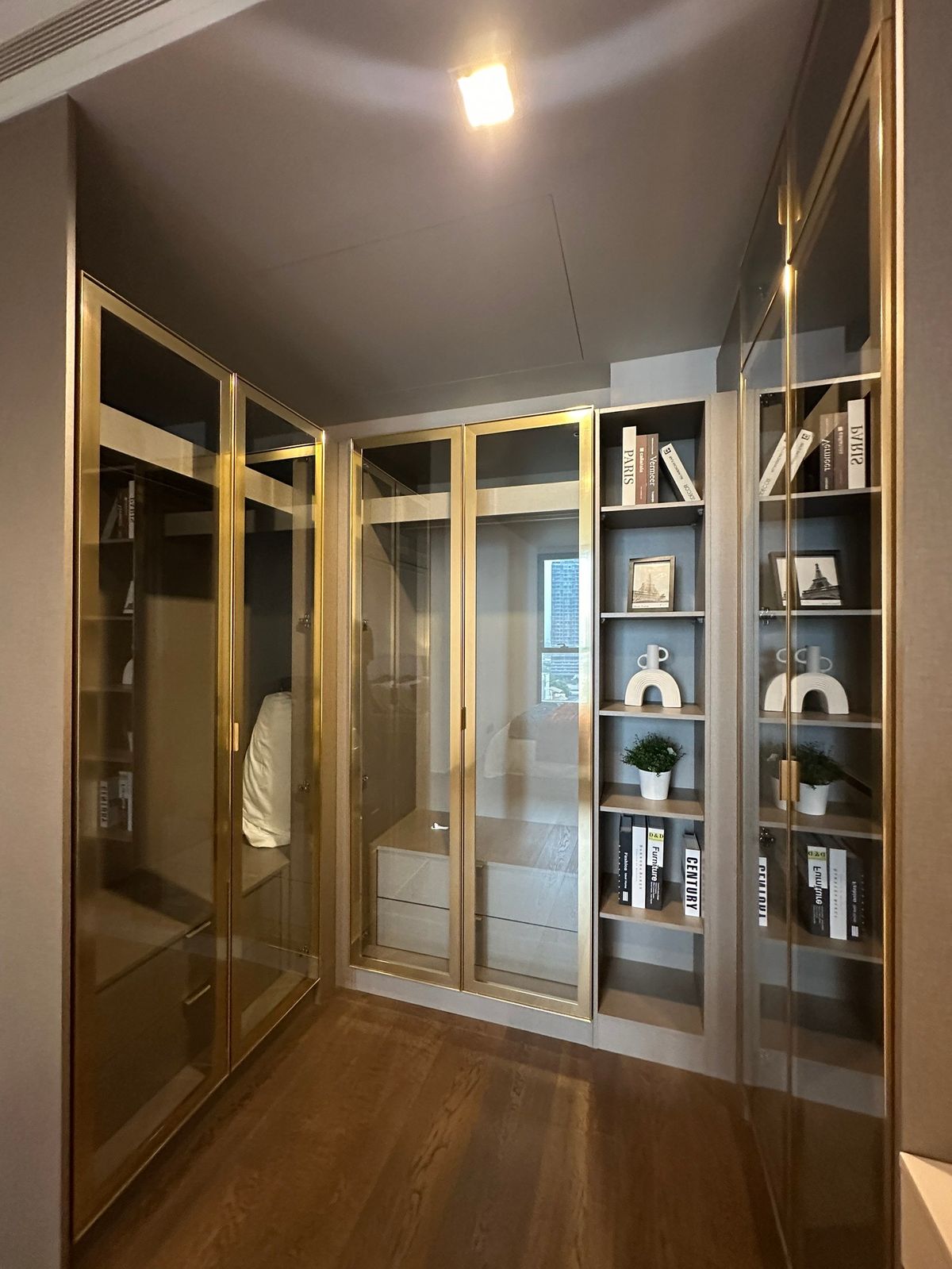 ขายคอนโดสุขุมวิท อโศก ทองหล่อ : ถ้าไม่ทัก แล้วจะพลาด ไอดีโอ คิว สุขุมวิท 36 ห้องตรงจากโครงการ ไม่ผ่านเอเจ้นท์ ราคาโปร 1 นอน 5.59 ล้านเท่านั้น แต่งครบ ฟรีส่วนกลาง 2 ปี พร้อมส่วนลดพิเศษหลังบ้าน