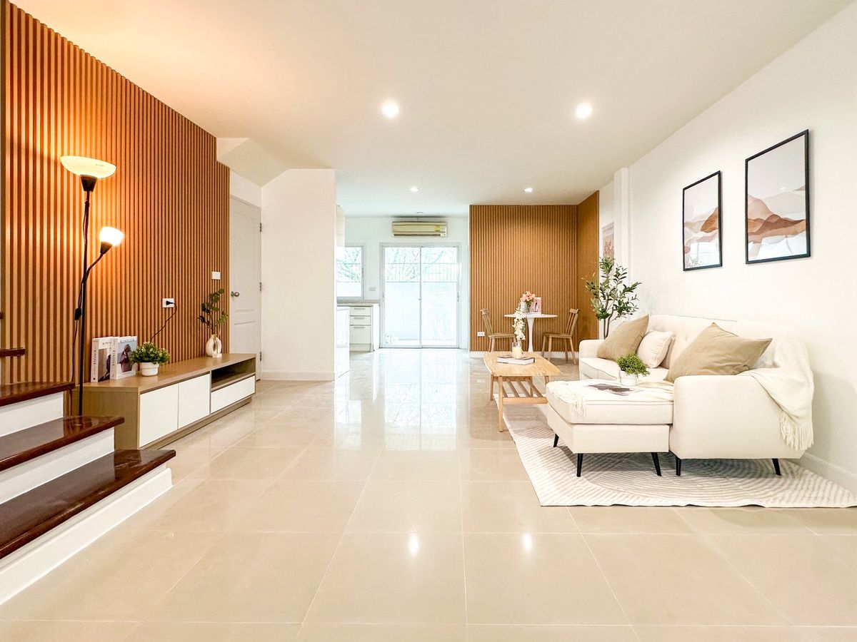 For SaleTownhomePattanakan, Srinakarin : 🔥 HOT DEAL! 3-story townhome “The Siam“ Chaloem Phrakiat Rama 9 Soi 38, complete functions, better value than renting! ✨