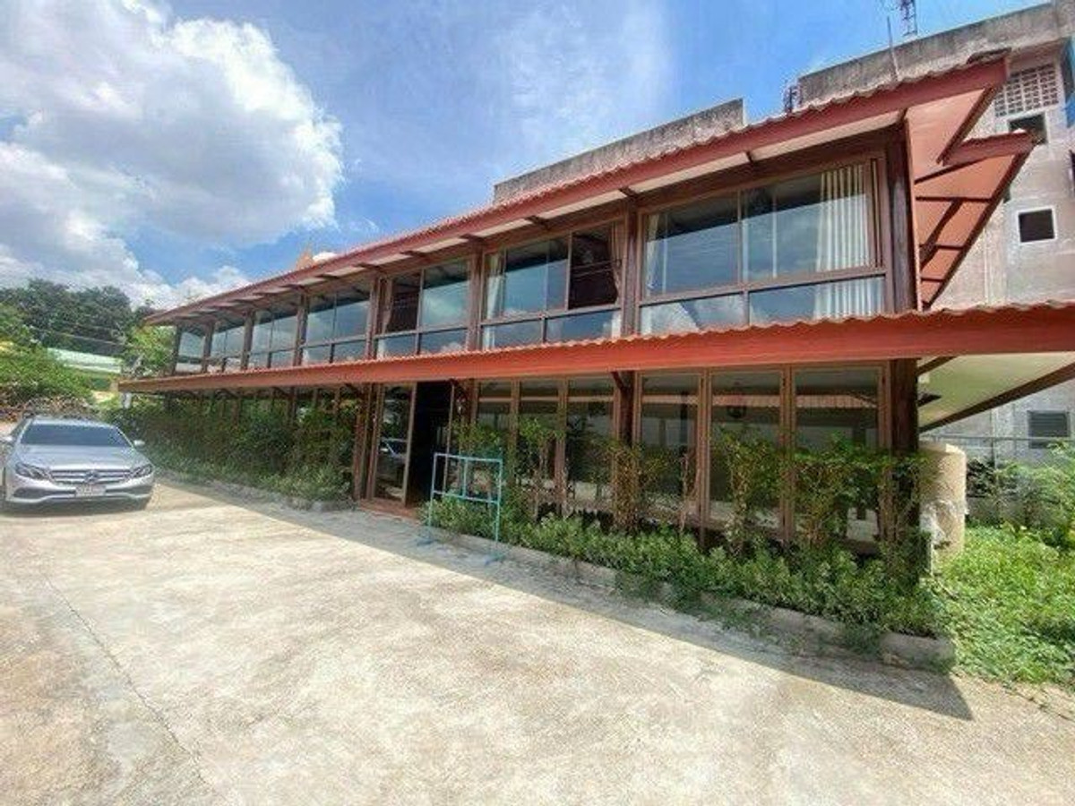 For RentHousePattanakan, Srinakarin : 2-story detached house for rent, Seri Village, Soi Rama 9, Soi 43, location in the heart of Rama 9, suitable for living, food delivery shop, central kitchen, office, distribution center.