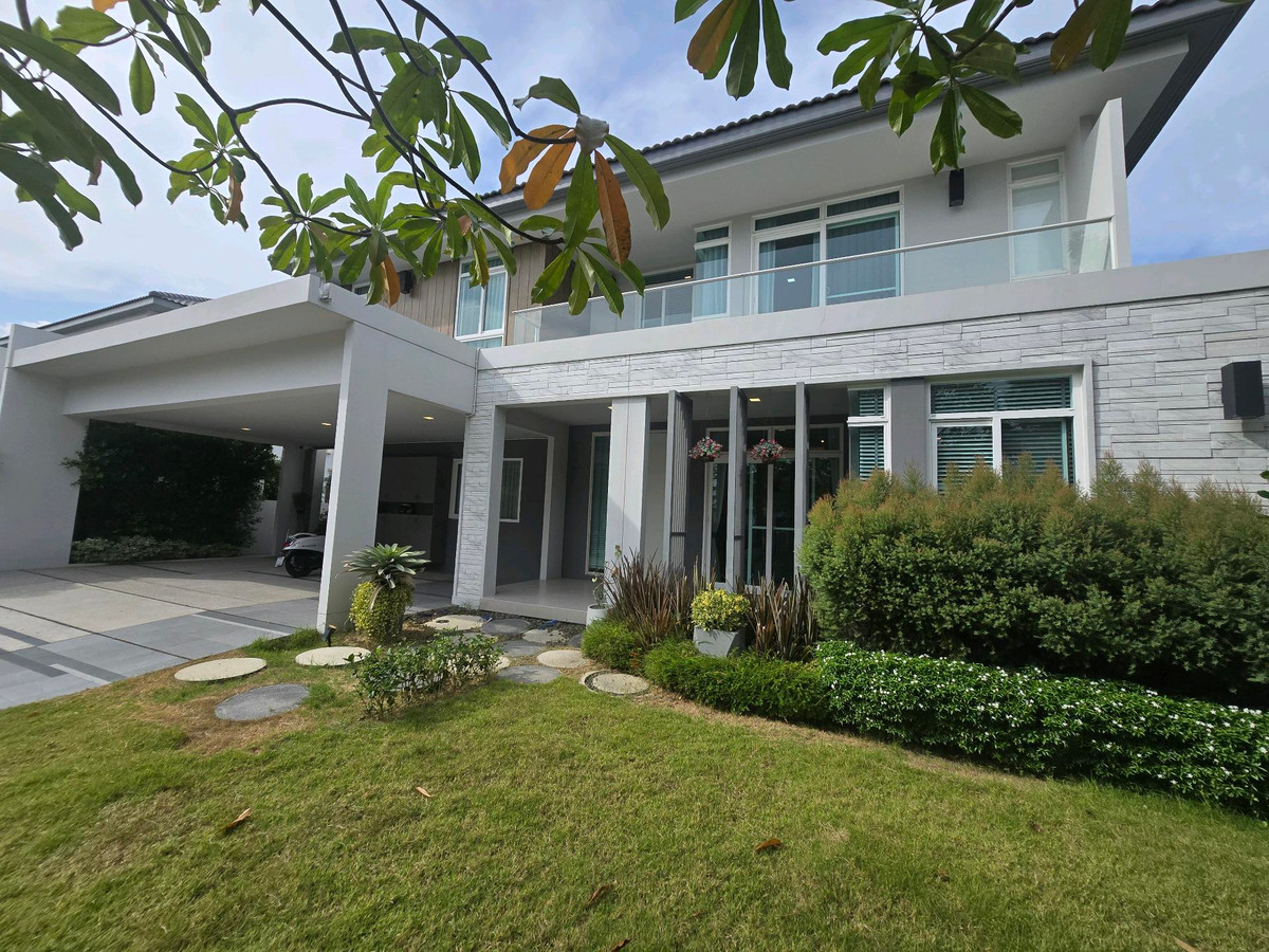 ขายบ้านลาดกระบัง สุวรรณภูมิ : บ้านเดี่ยว 2 ชั้น 111.8 ตารางวา อยู่ถนน กรุงเทพกรีฑาตัดใหม่ ใกล้พระราม 9