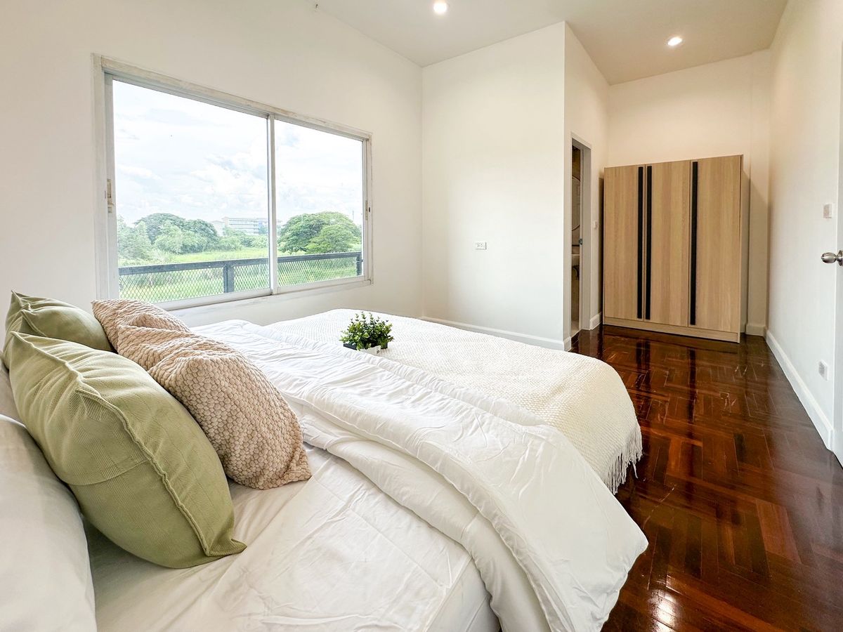 ขายทาวน์โฮมพัฒนาการ ศรีนครินทร์ : 🔥 HOT DEAL! ทาวน์โฮม 3 ชั้น “เดอะสยาม“ เฉลิมพระเกียรติ ร.9 ซ.38 ฟังก์ชันครบ คุ้มยิ่งกว่าเช่า! ✨