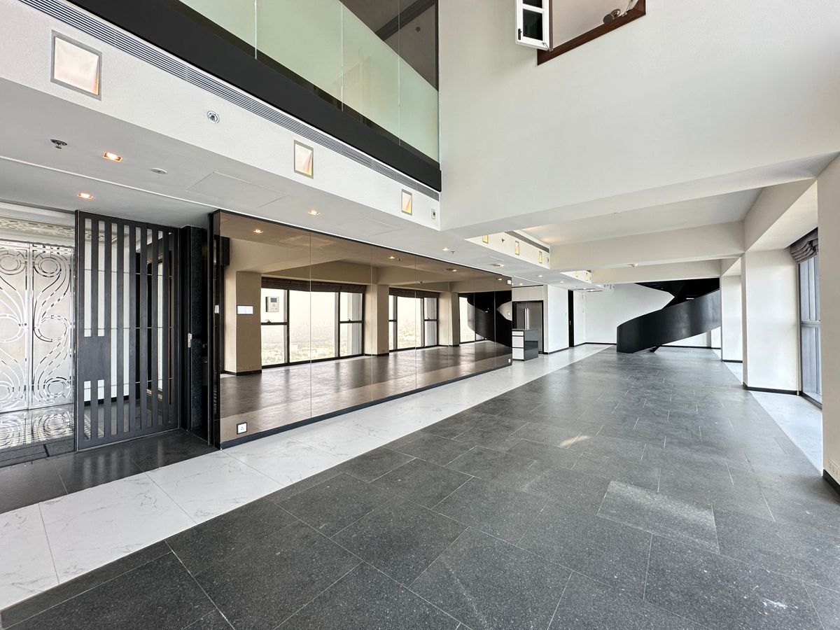 For SaleCondoSathorn, Narathiwat : Elegant Duplex Residence with River View & Private Lift at The Met Sathorn