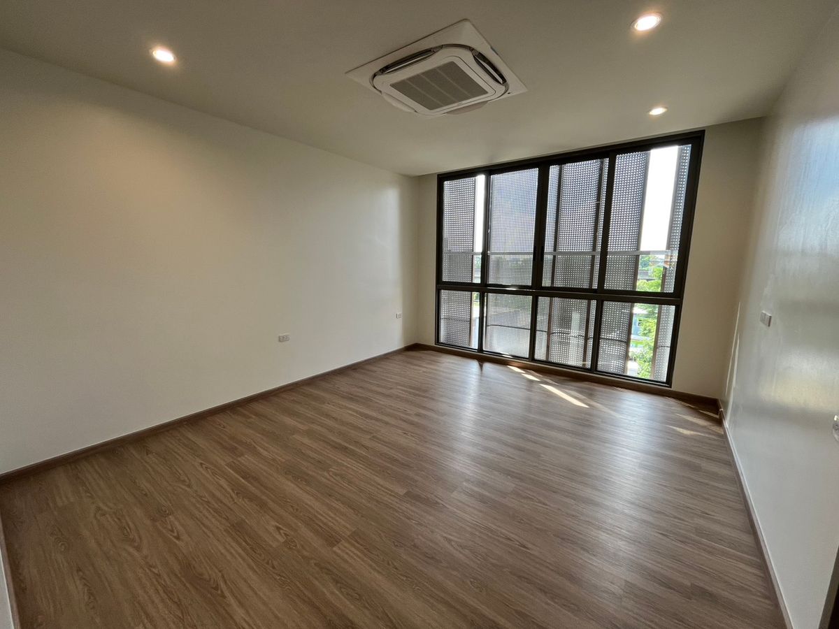 For SaleHome OfficeNawamin, Ramindra : RISE 46 Home Office Watcharapol-Sukapiban 5, luxury home office, 3.5 floors with private elevator, last 2 units left! Plot 5 | Land 41.28 sq m. | Usable area 407 sq m | Price only 15,000,000 baht (negotiable before closing the project) Peeraphong FIFA 087