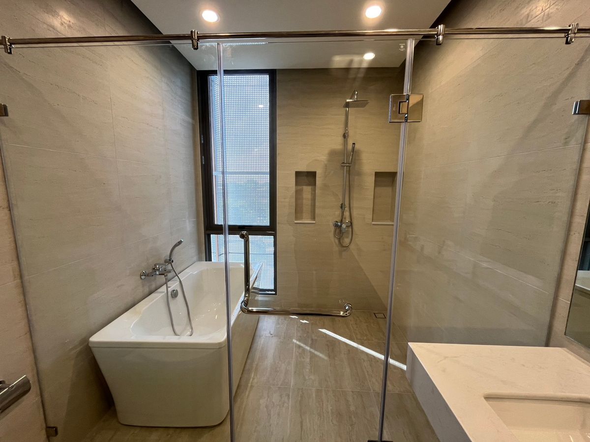 For SaleHome OfficeNawamin, Ramindra : RISE 46 Home Office Watcharapol-Sukapiban 5, luxury home office, 3.5 floors with private elevator, last 2 units left! Plot 5 | Land 41.28 sq m. | Usable area 407 sq m | Price only 15,000,000 baht (negotiable before closing the project) Peeraphong FIFA 087