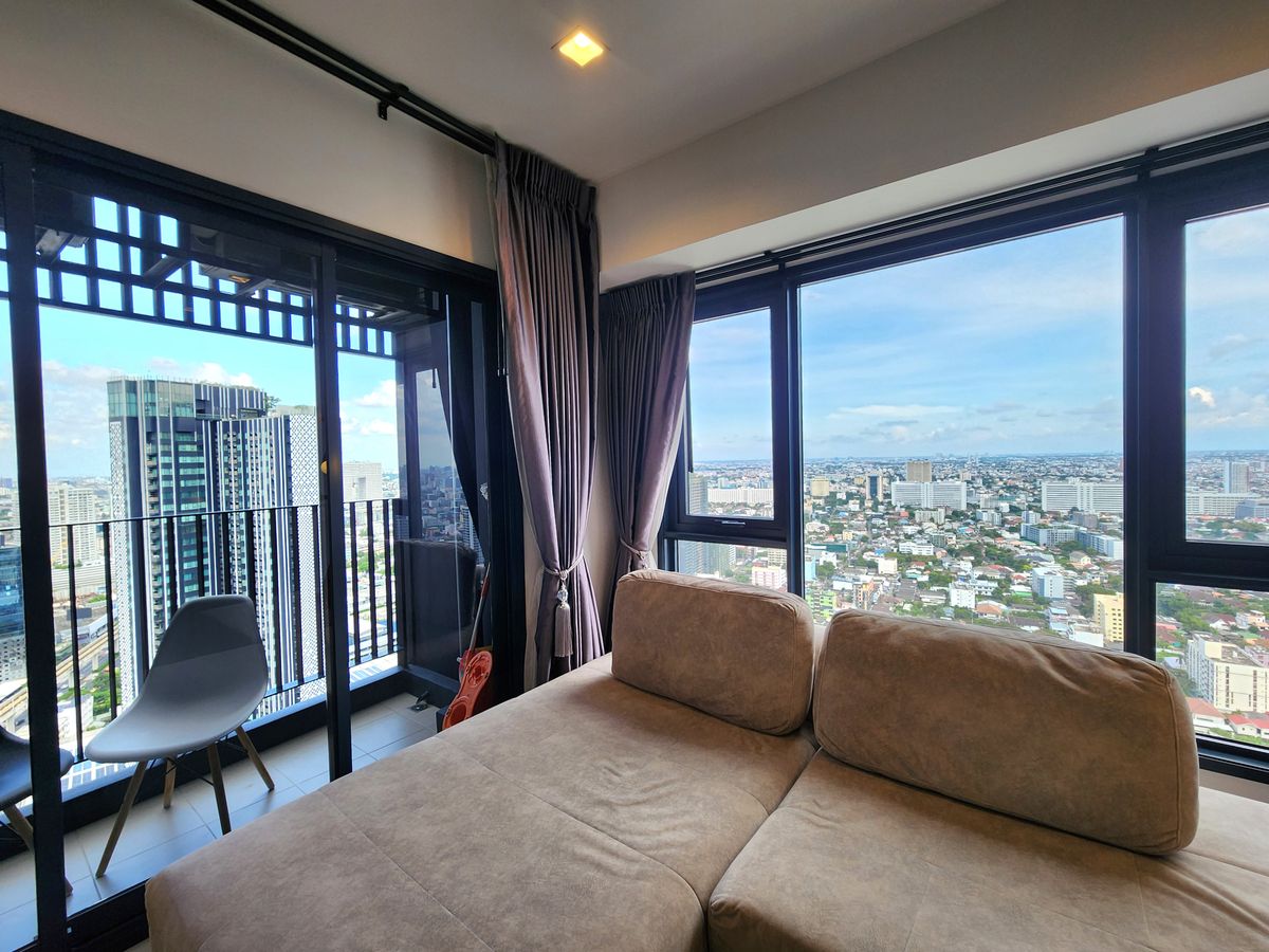 ให้เช่าคอนโดลาดพร้าว เซ็นทรัลลาดพร้าว : สถานะตามภาพปก วิวสวยเหมือนในซีรี่🔥 ให้เช่า! ห้องมุมหนึ่งเดียว ชั้น 40 Life Ladprao Valley ติด BTS ห้าแยกลาดพร้าว 🔥แปลนห้องแบบพิเศษ