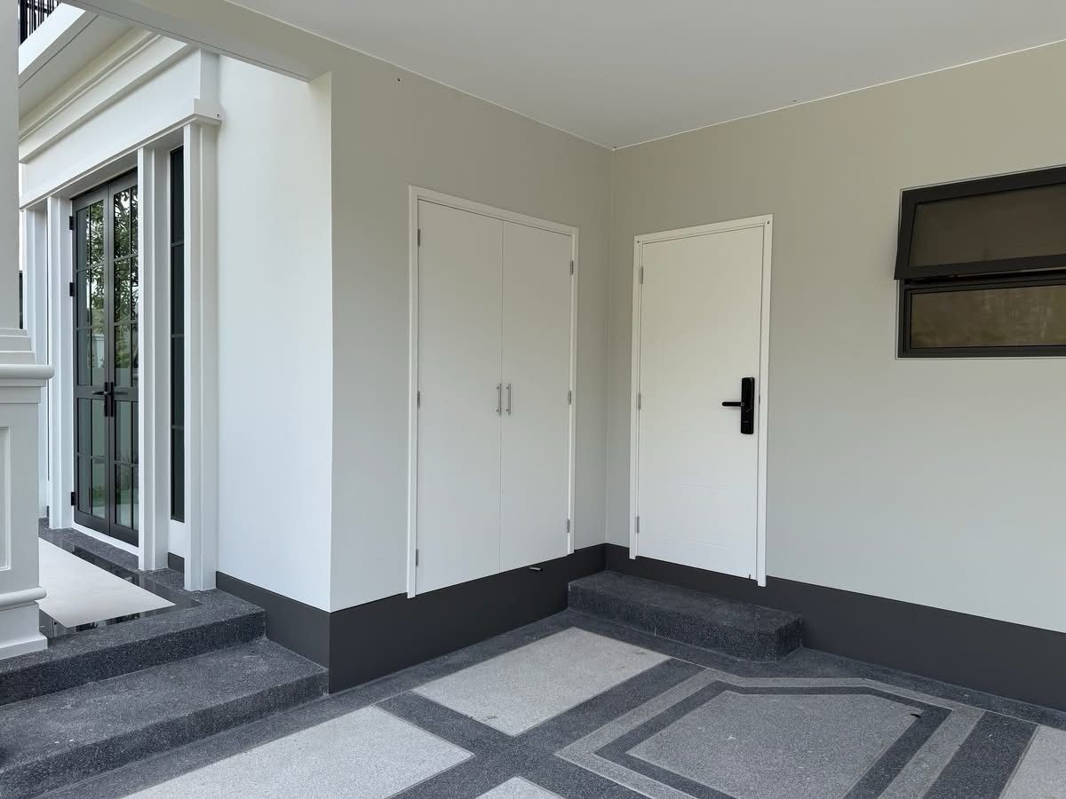 For RentHouseBangna, Bearing, Lasalle : #For rent 🚨 Rare Unit! Near the clubhouse - There are only 4 houses in the alley, premium decorations, ready to move in.