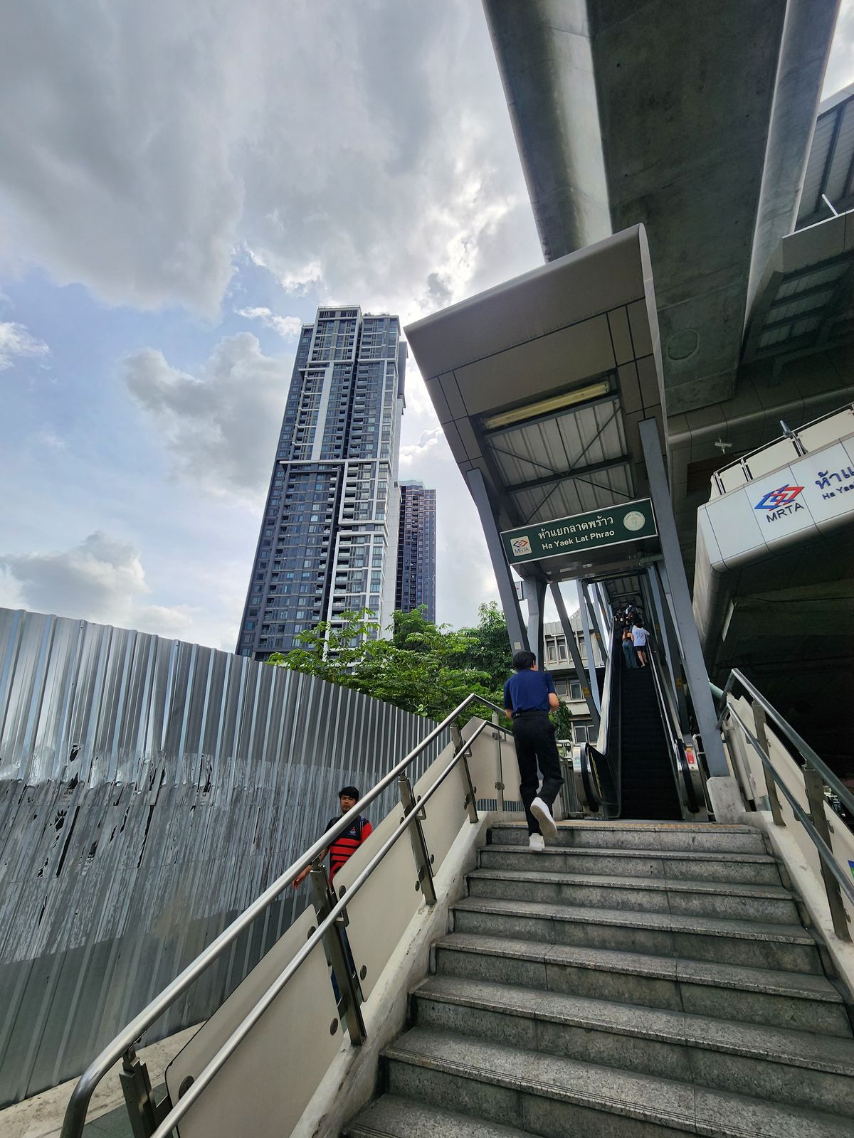 ให้เช่าคอนโดลาดพร้าว เซ็นทรัลลาดพร้าว : สถานะตามภาพปก วิวสวยเหมือนในซีรี่🔥 ให้เช่า! ห้องมุมหนึ่งเดียว ชั้น 40 Life Ladprao Valley ติด BTS ห้าแยกลาดพร้าว 🔥แปลนห้องแบบพิเศษ