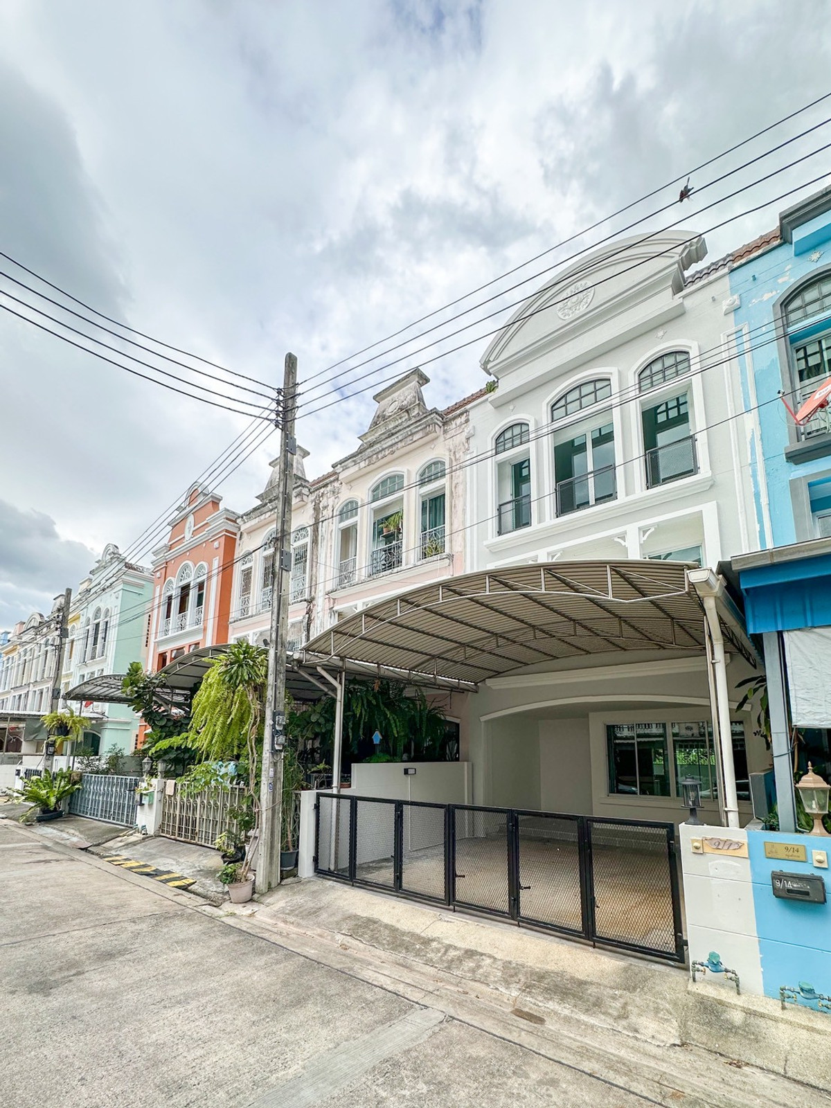 ขายทาวน์โฮมพัฒนาการ ศรีนครินทร์ : 🔥 HOT DEAL! ทาวน์โฮม 3 ชั้น “เดอะสยาม“ เฉลิมพระเกียรติ ร.9 ซ.38 ฟังก์ชันครบ คุ้มยิ่งกว่าเช่า! ✨