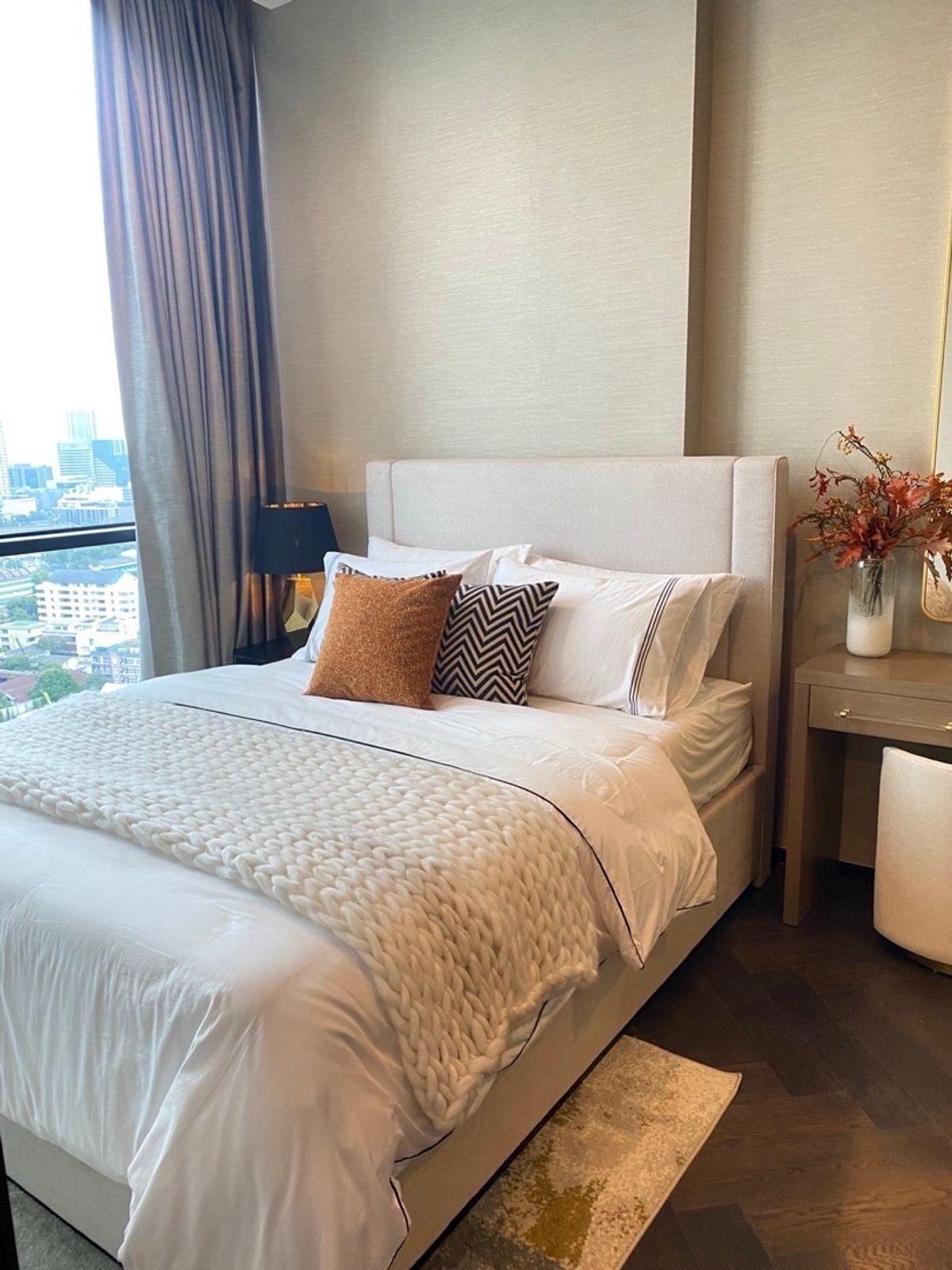ขายคอนโดสุขุมวิท อโศก ทองหล่อ : the esse sukhumvit36 ห้องตกแต่ง ราคาปิดโครงการ