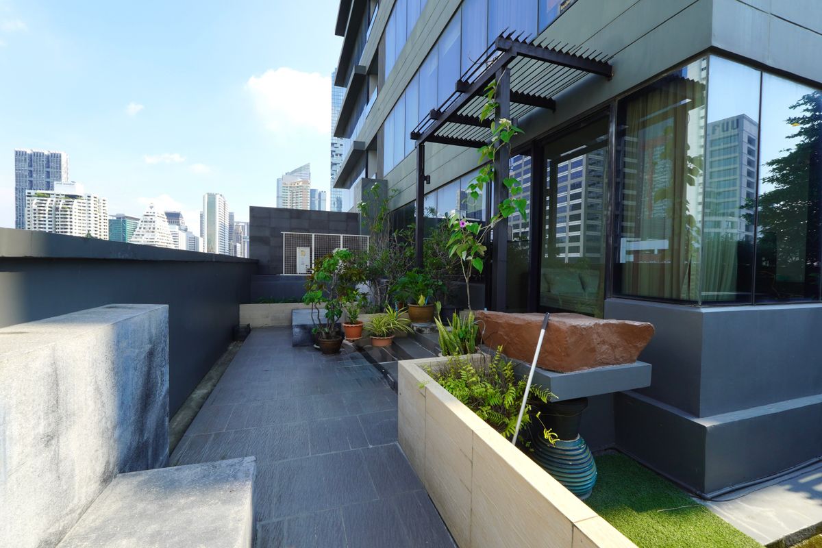 ให้เช่าคอนโดสีลม ศาลาแดง บางรัก : 🐶 เลี้ยงสัตว์ได้ ระเบียงใหญ่กว่า 70ตร.ม‼️. M Silom 350ม.จาก BTS ช่องนนทรี 