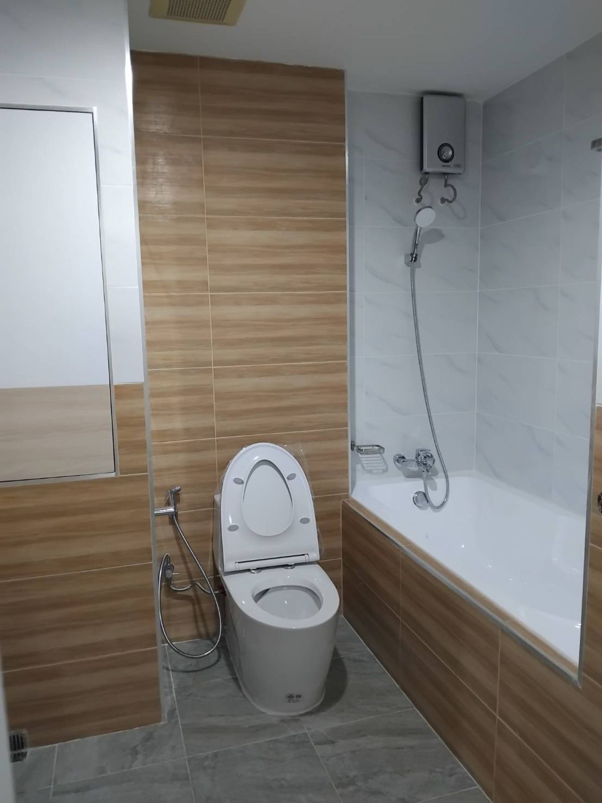 ให้เช่าคอนโดสุขุมวิท อโศก ทองหล่อ : ให้เช่าคอนโด ซิตี้ รีสอร์ท สุขุมวิท 49 ขนาด 61 ตร.ม. เฟอร์นิเจอร์ครบ (S03-2135)