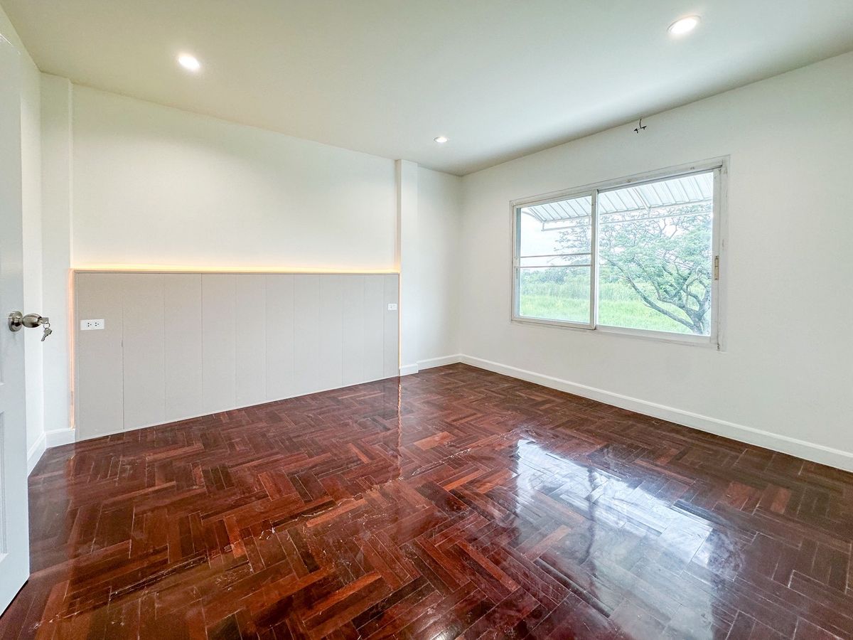 ขายทาวน์โฮมพัฒนาการ ศรีนครินทร์ : 🔥 HOT DEAL! ทาวน์โฮม 3 ชั้น “เดอะสยาม“ เฉลิมพระเกียรติ ร.9 ซ.38 ฟังก์ชันครบ คุ้มยิ่งกว่าเช่า! ✨