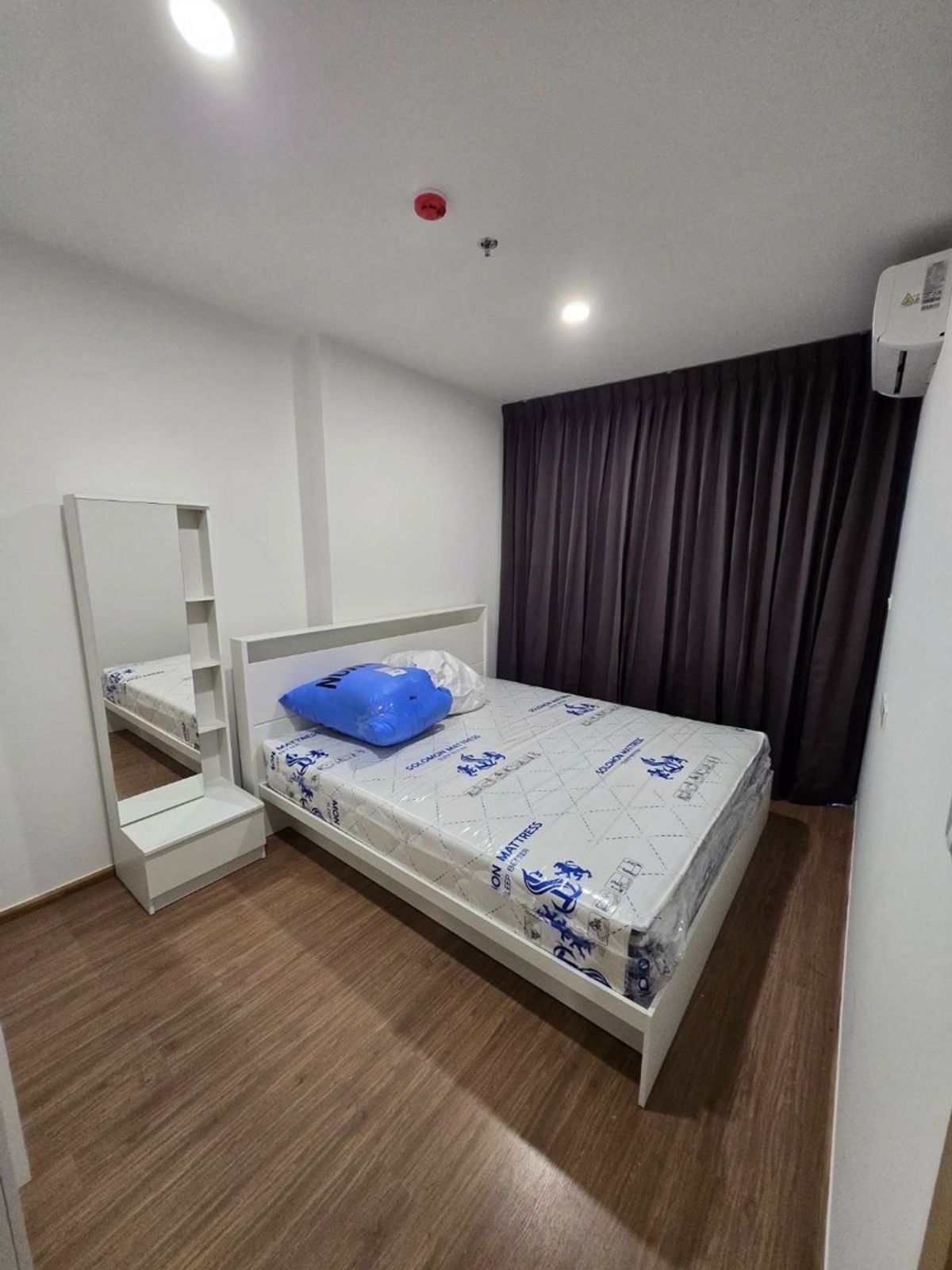 For RentCondoBang kae, Phetkasem : For rent: The Livin Phetkasem, MRT Phasi Charoen and SEACON Bang Khae.