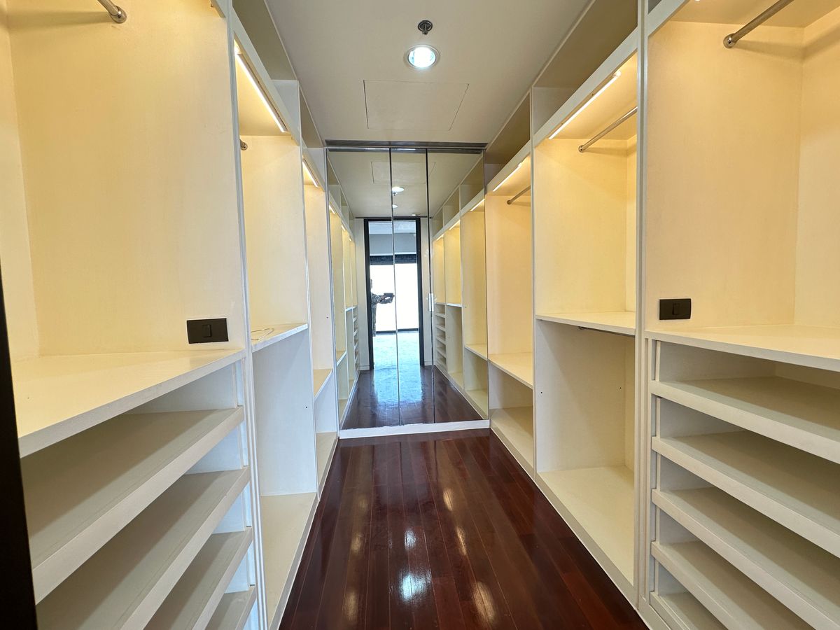 For SaleCondoSathorn, Narathiwat : Elegant Duplex Residence with River View & Private Lift at The Met Sathorn