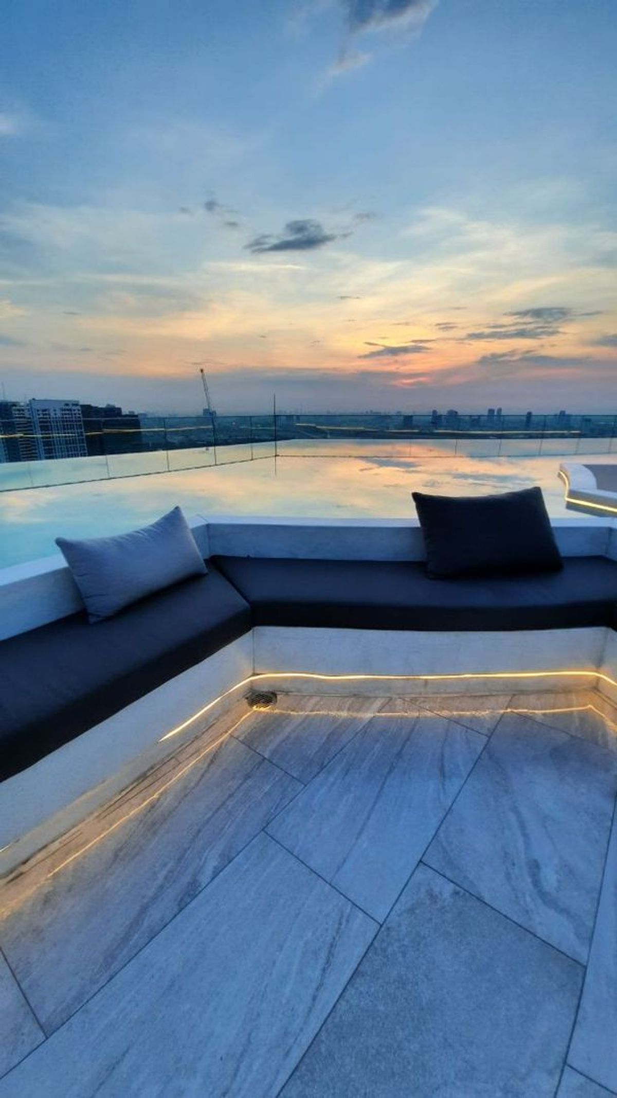 ให้เช่าคอนโดลาดพร้าว เซ็นทรัลลาดพร้าว : สถานะตามภาพปก วิวสวยเหมือนในซีรี่🔥 ให้เช่า! ห้องมุมหนึ่งเดียว ชั้น 40 Life Ladprao Valley ติด BTS ห้าแยกลาดพร้าว 🔥แปลนห้องแบบพิเศษ