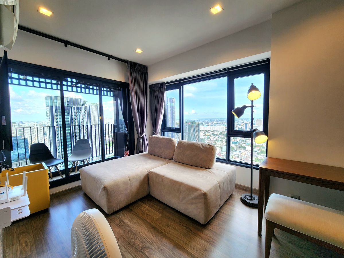 ให้เช่าคอนโดลาดพร้าว เซ็นทรัลลาดพร้าว : สถานะตามภาพปก วิวสวยเหมือนในซีรี่🔥 ให้เช่า! ห้องมุมหนึ่งเดียว ชั้น 40 Life Ladprao Valley ติด BTS ห้าแยกลาดพร้าว 🔥แปลนห้องแบบพิเศษ