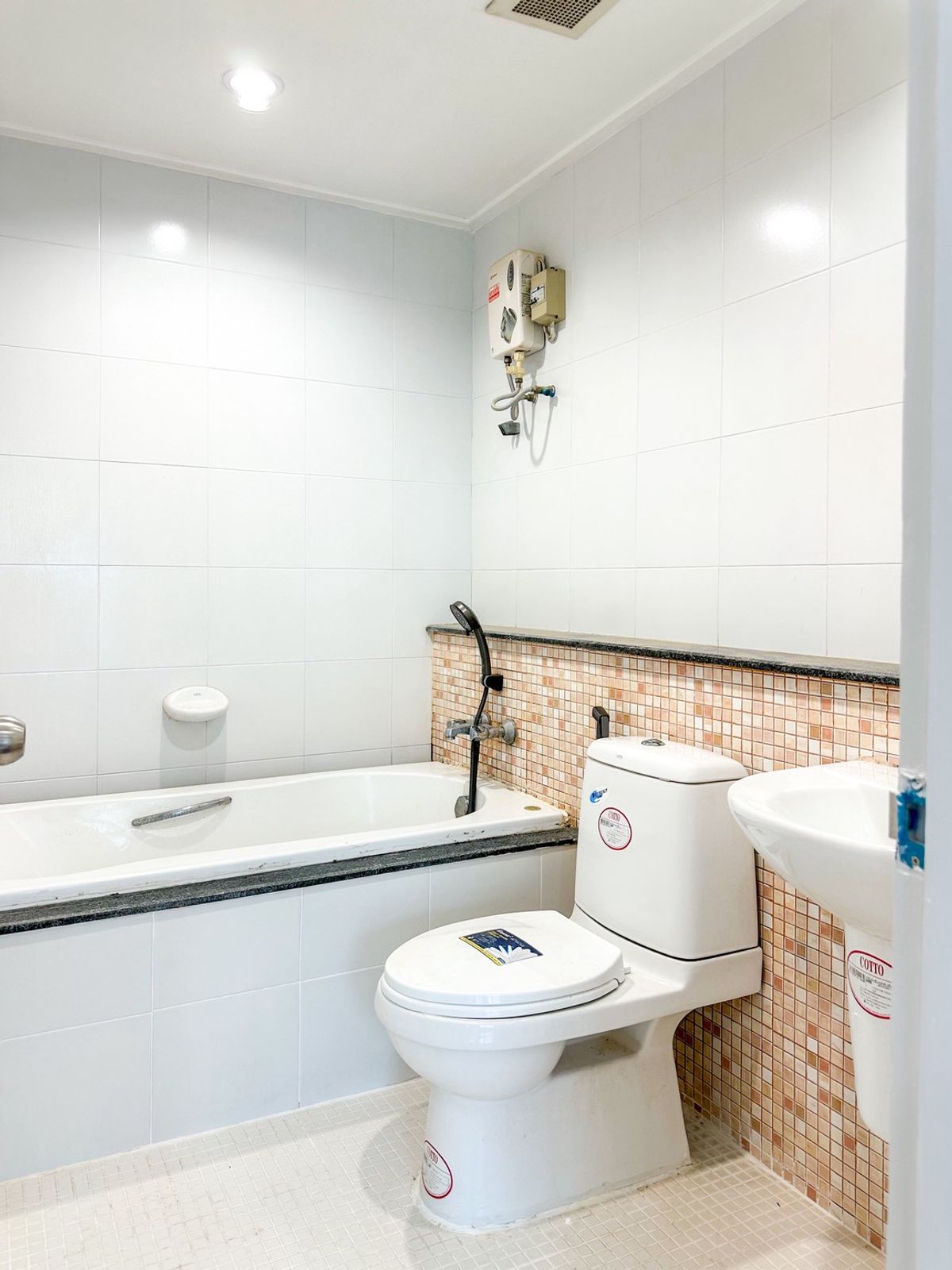 ขายทาวน์โฮมพัฒนาการ ศรีนครินทร์ : 🔥 HOT DEAL! ทาวน์โฮม 3 ชั้น “เดอะสยาม“ เฉลิมพระเกียรติ ร.9 ซ.38 ฟังก์ชันครบ คุ้มยิ่งกว่าเช่า! ✨