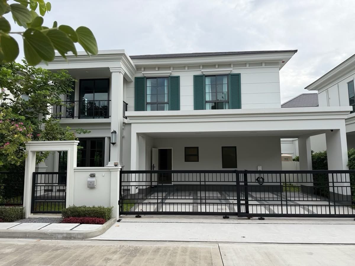 For RentHouseBangna, Bearing, Lasalle : #For rent 🚨 Rare Unit! Near the clubhouse - There are only 4 houses in the alley, premium decorations, ready to move in.