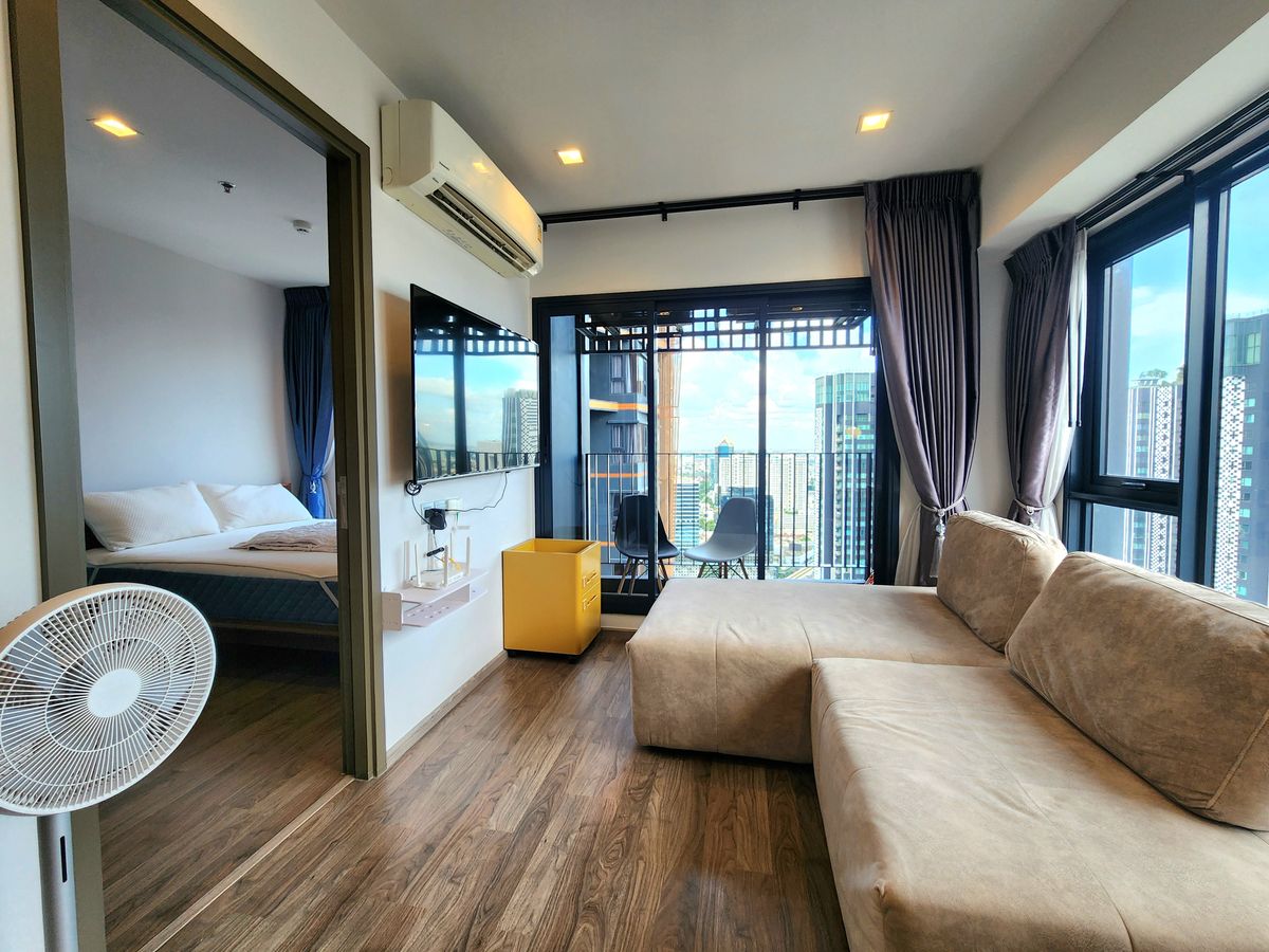 ให้เช่าคอนโดลาดพร้าว เซ็นทรัลลาดพร้าว : สถานะตามภาพปก วิวสวยเหมือนในซีรี่🔥 ให้เช่า! ห้องมุมหนึ่งเดียว ชั้น 40 Life Ladprao Valley ติด BTS ห้าแยกลาดพร้าว 🔥แปลนห้องแบบพิเศษ