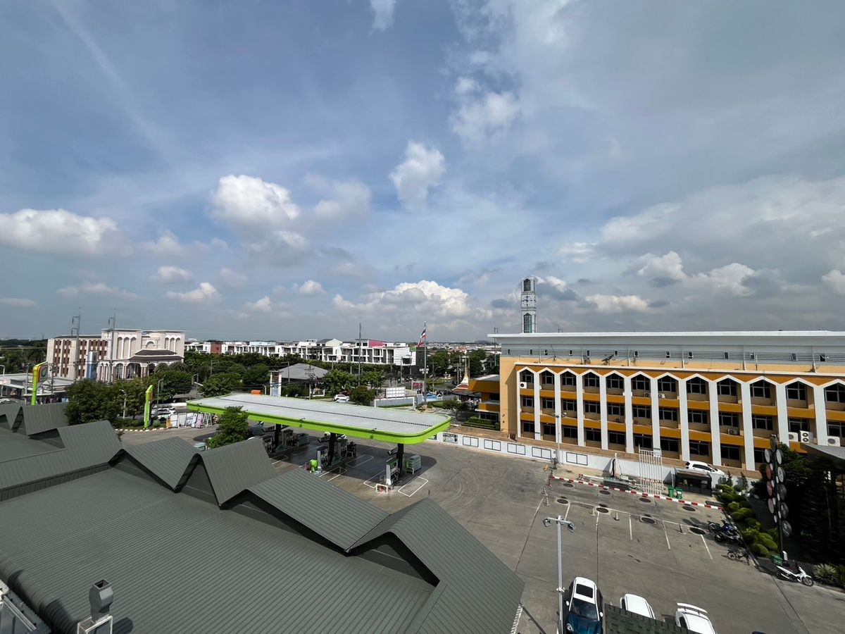 For SaleHome OfficeNawamin, Ramindra : RISE 46 Home Office Watcharapol-Sukapiban 5, luxury home office, 3.5 floors with private elevator, last 2 units left! Plot 5 | Land 41.28 sq m. | Usable area 407 sq m | Price only 15,000,000 baht (negotiable before closing the project) Peeraphong FIFA 087