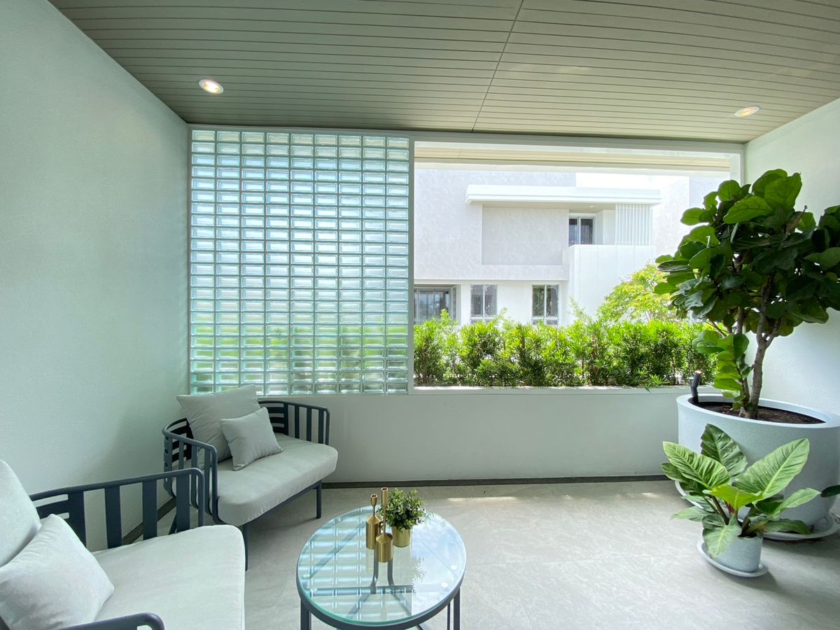 For SaleHouseOnnut, Udomsuk : BAAN 365 Sukhumvit 77, leading detached house from LPN, location in the middle of the city // Special plot 28 million baht*, only one plot only // Contact 094 456 1454, official sales representative