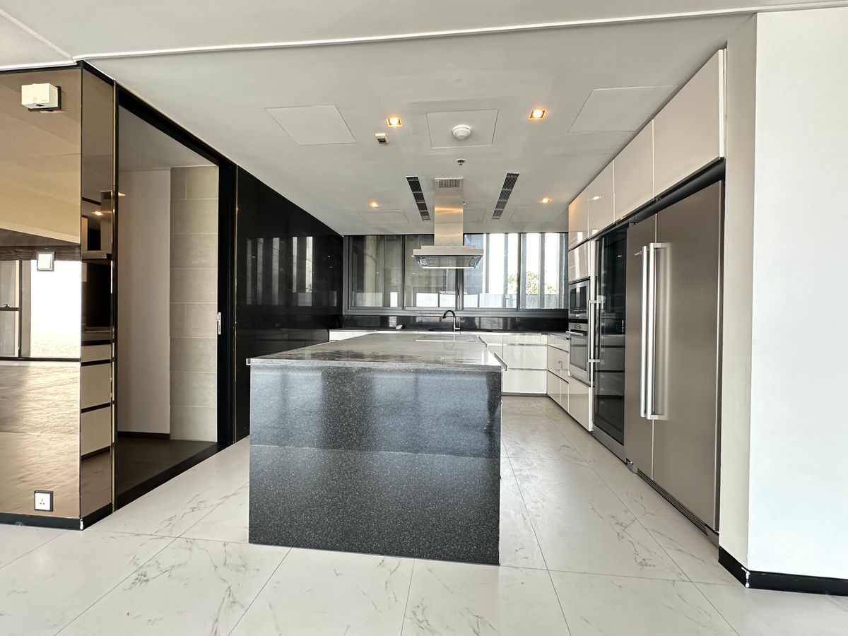 For SaleCondoSathorn, Narathiwat : Elegant Duplex Residence with River View & Private Lift at The Met Sathorn