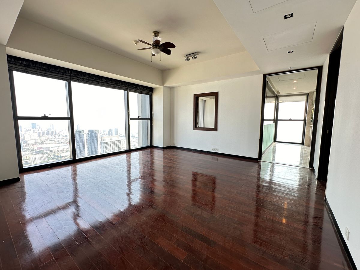 For SaleCondoSathorn, Narathiwat : Elegant Duplex Residence with River View & Private Lift at The Met Sathorn