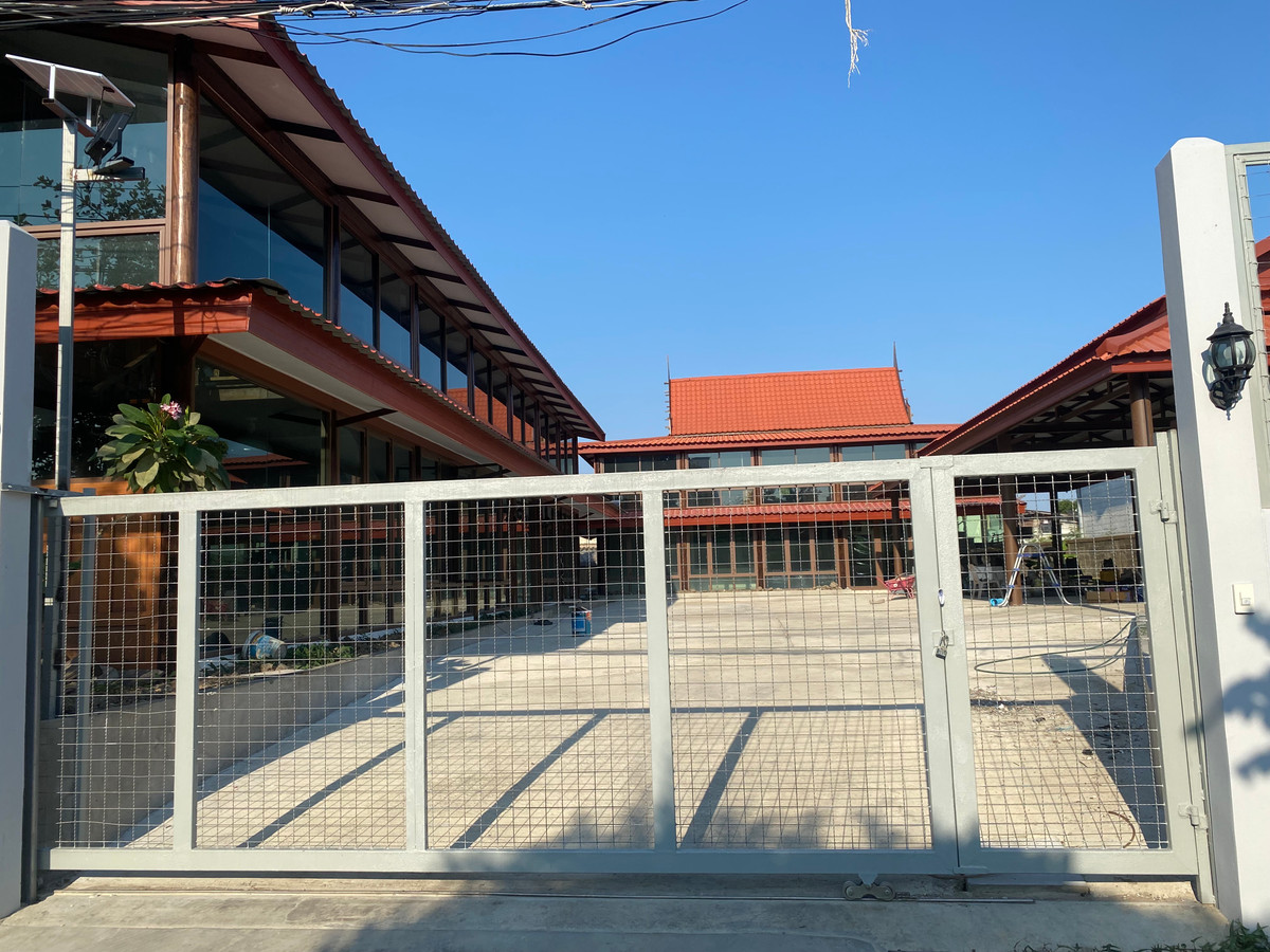 For RentHousePattanakan, Srinakarin : 2-story detached house for rent, Seri Village, Soi Rama 9, Soi 43, location in the heart of Rama 9, suitable for living, food delivery shop, central kitchen, office, distribution center.