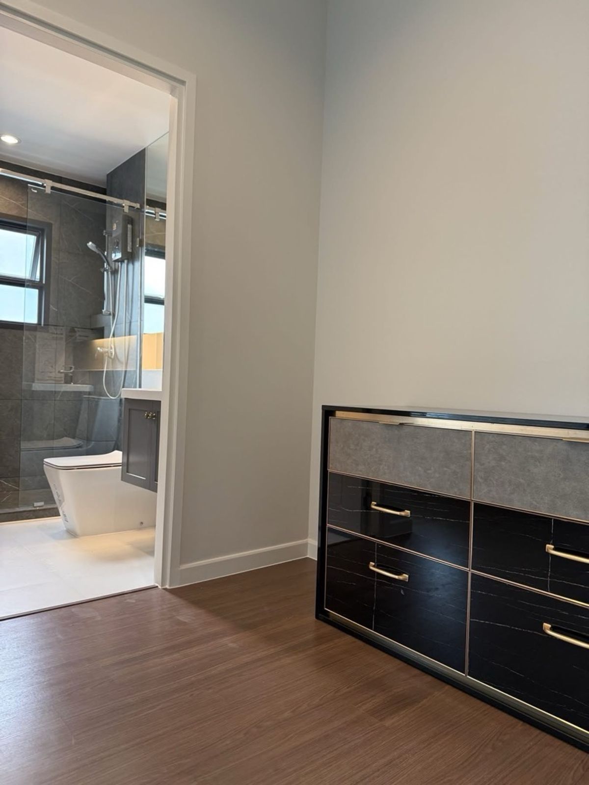 For RentHouseBangna, Bearing, Lasalle : #For rent 🚨 Rare Unit! Near the clubhouse - There are only 4 houses in the alley, premium decorations, ready to move in.