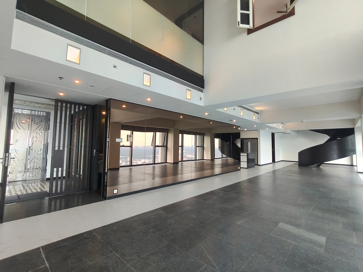 For SaleCondoSathorn, Narathiwat : Elegant Duplex Residence with River View & Private Lift at The Met Sathorn