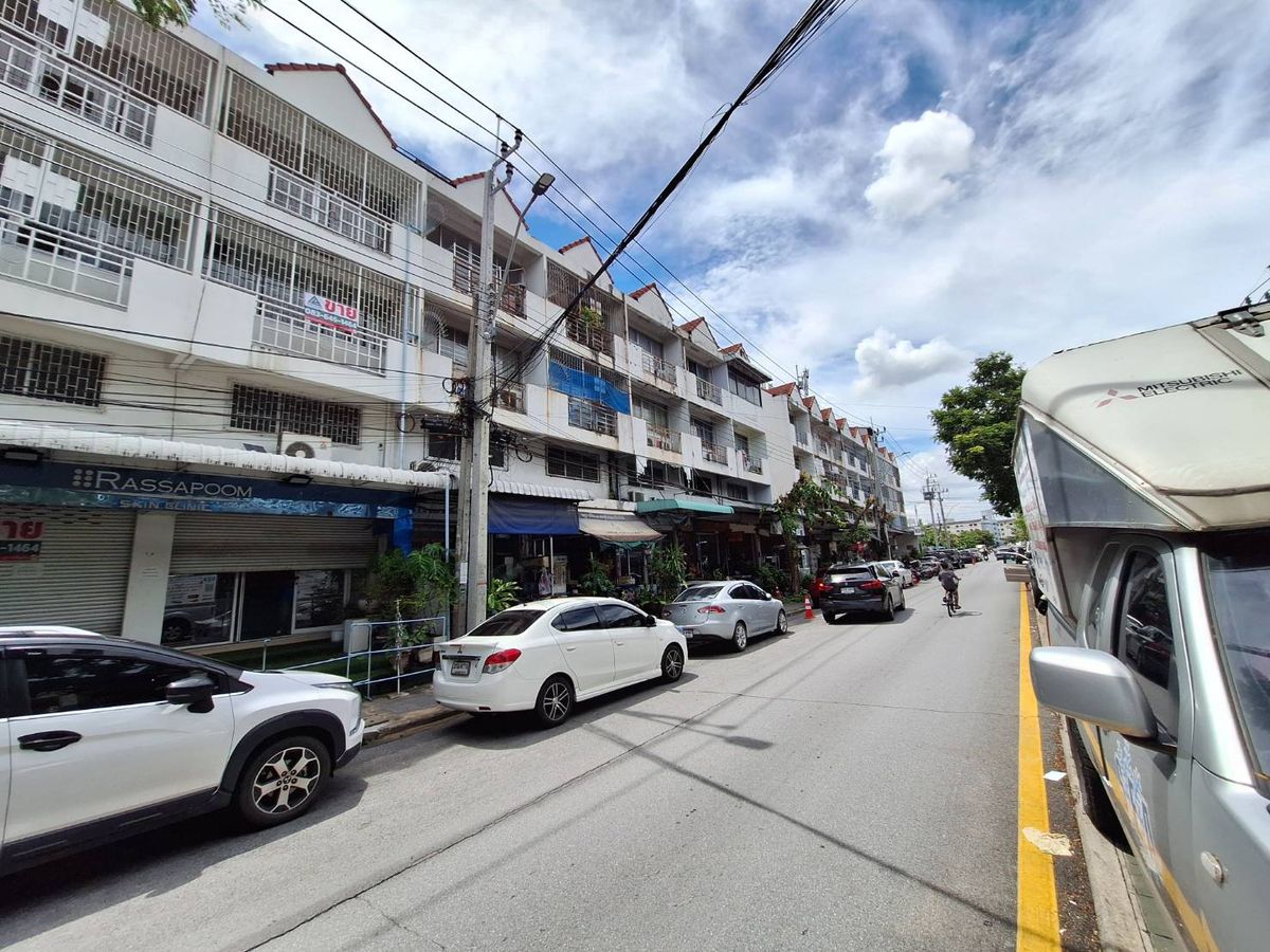 ขายอาคารพาณิชย์พระราม 2 บางขุนเทียน : ขายอาคารพาณิชย์ 4 ชั้น 2 คูหา เนื้อที่ 52 ตร.ว. โครงการธนบุรี คอมเพล็กซ์ พระราม 2 ใกล้เซ็นทรัลพระราม 2 ซอยพระราม 2 ซอย 60 ถนนพระราม2 เขตบางขุนเทียน กรุงเทพมหานคร