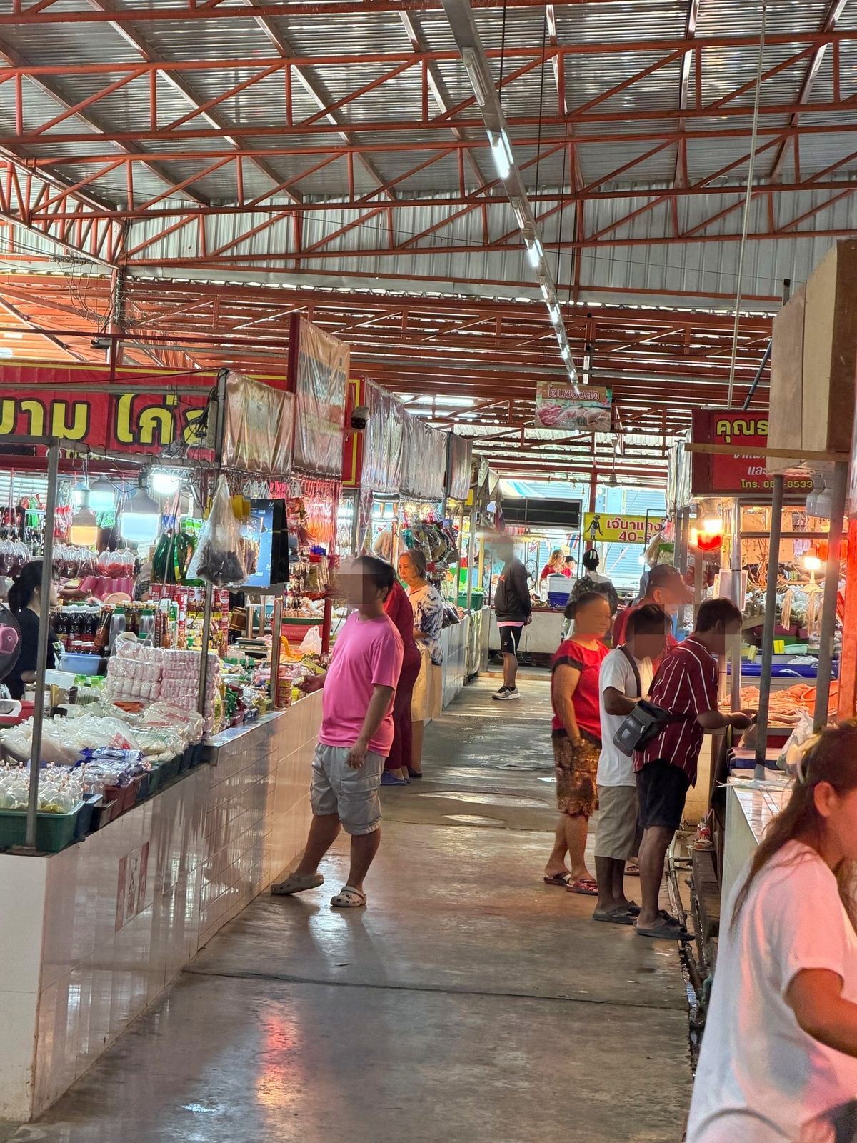 For LeaseholdRetail SpaceSamut Prakan,Samrong : Grocery store for sale In Siam Night Market There are more than 10 village projects near the new Phra Pradaeng transportation station, only 180,000 baht.