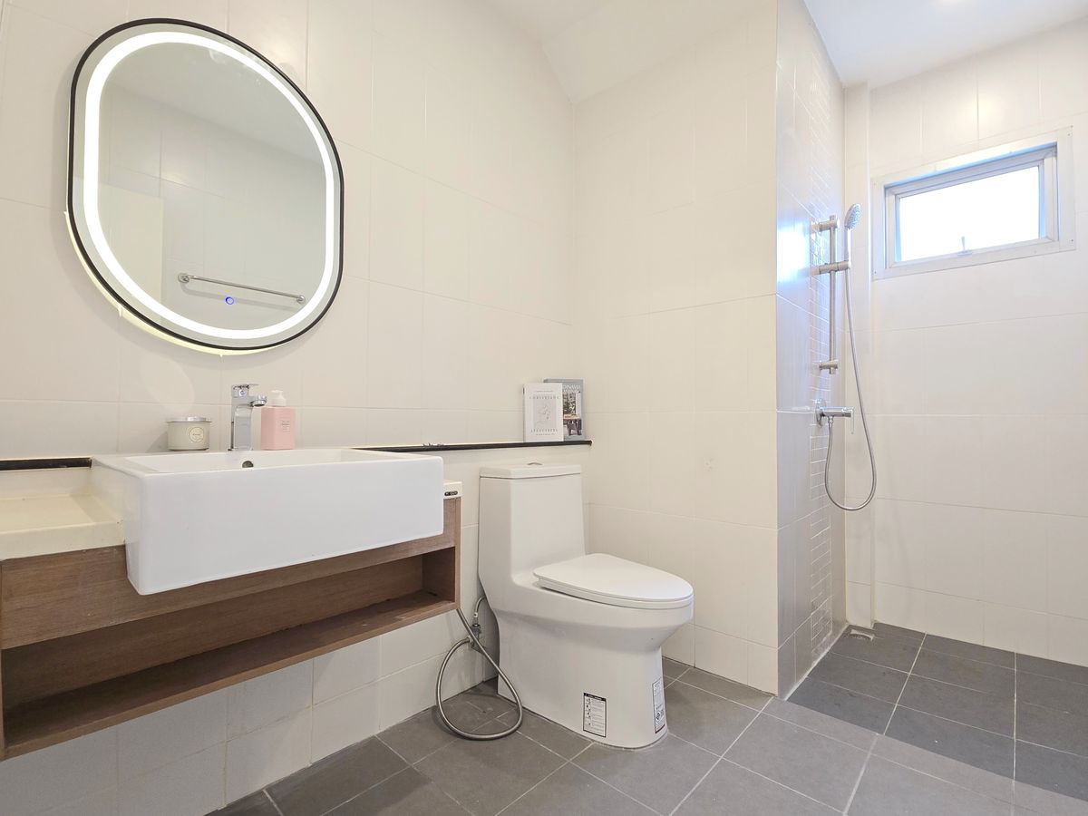 For SaleHouseLadkrabang, Suwannaphum Airport : [For Sale] Urgent Sale! 🔥 4-Bedroom Single House Atoll Maldives Palms – Corner Unit, Fully Renovated, Move-in Ready! Near Mega Bangna